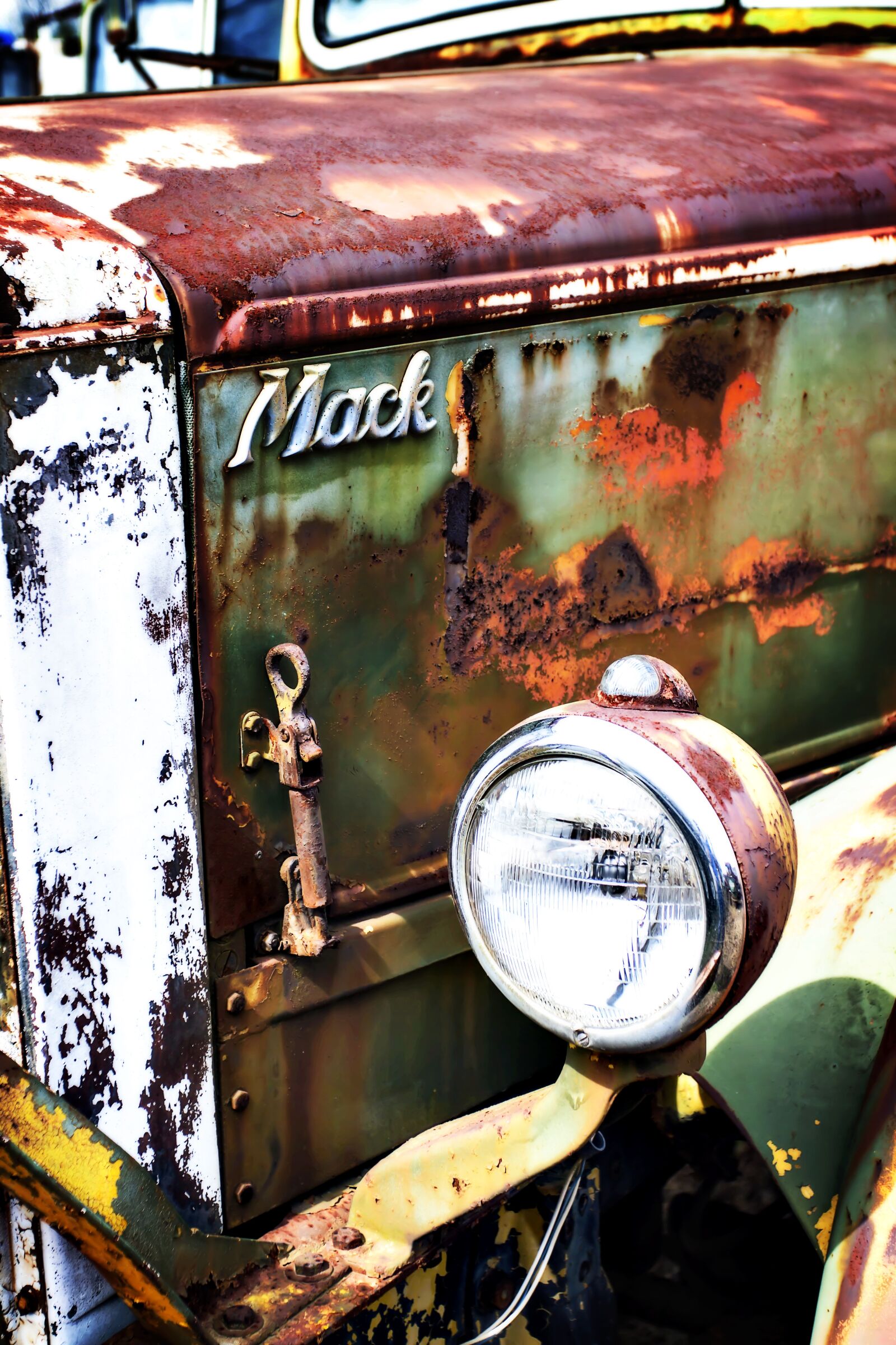 Canon EOS 7D + Canon EF 17-40mm F4L USM sample photo. Color, old truck, rusty photography