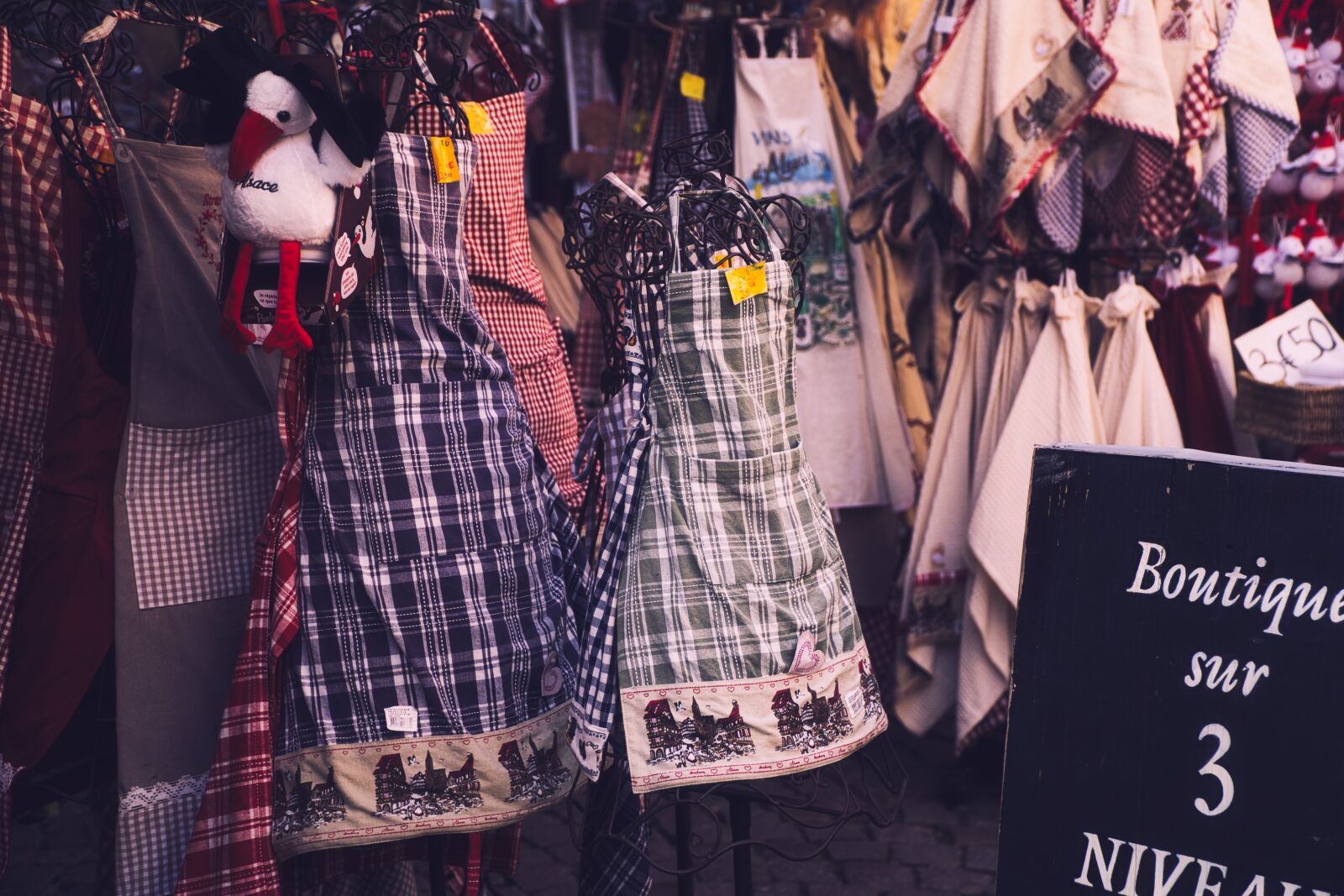 Sony a6000 + Sony E PZ 18-105mm F4 G OSS sample photo. Boutique, music, sale photography