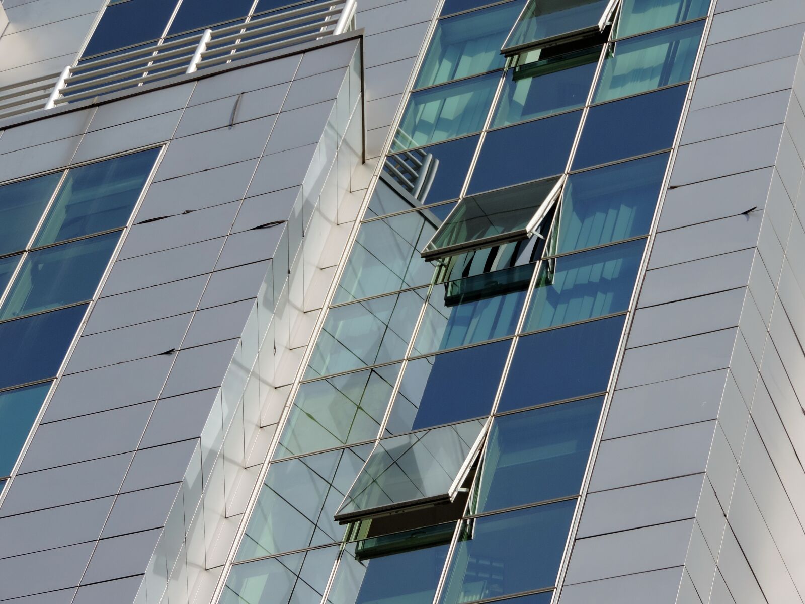 Nikon Coolpix P520 sample photo. Architecture, window, office, contemporary photography