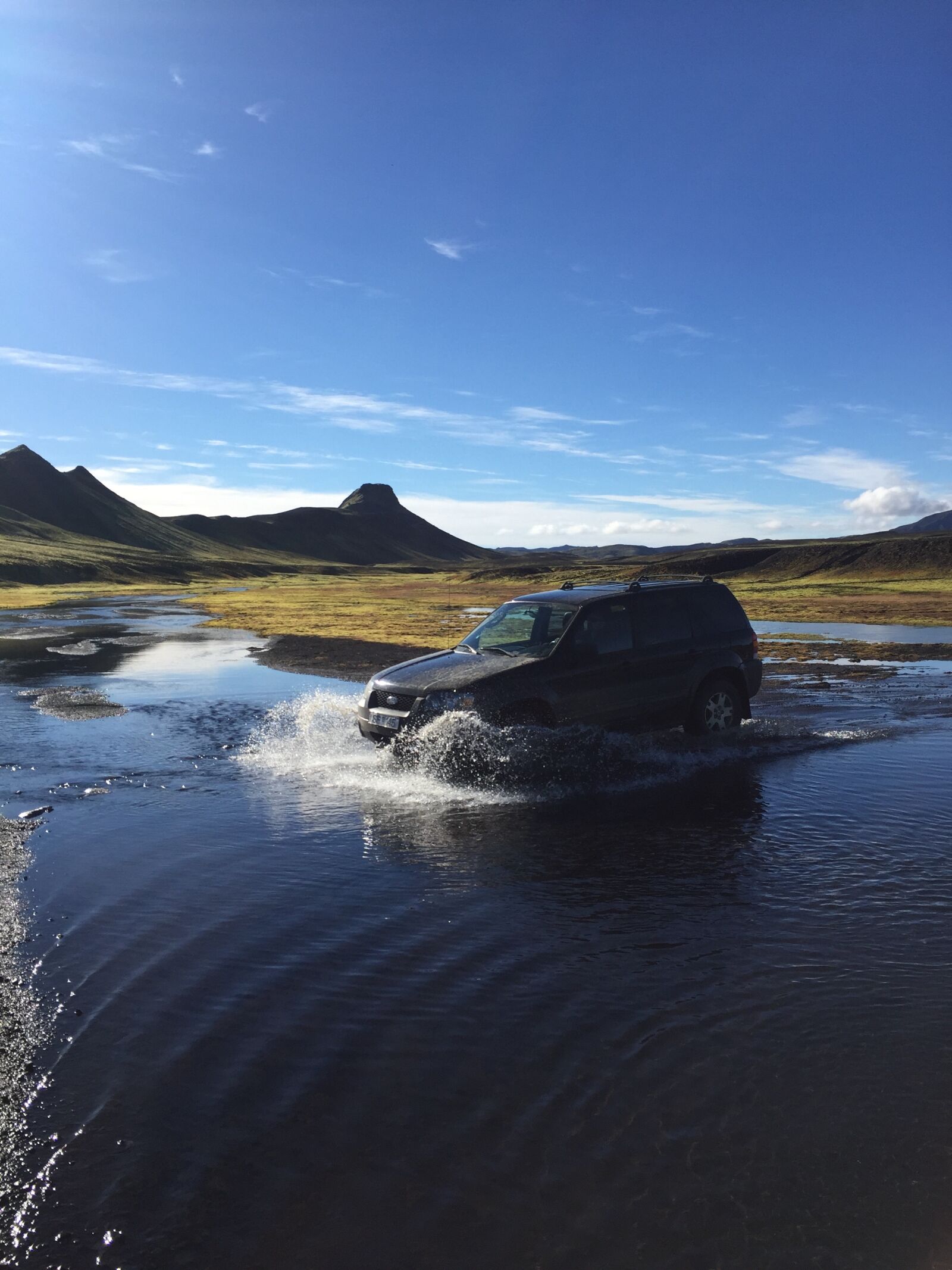 iPhone 6 Plus back camera 4.15mm f/2.2 sample photo. Jeep, river, suv photography