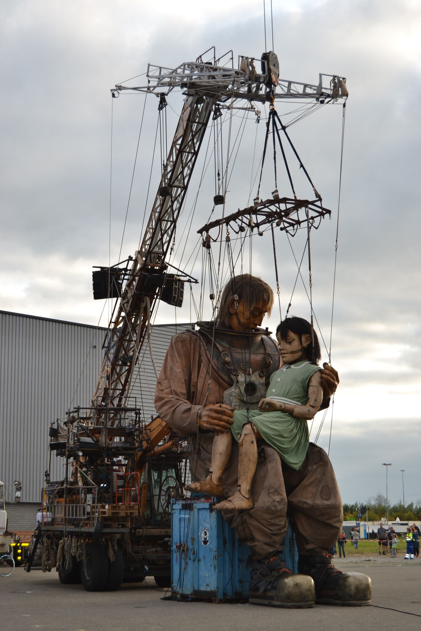 Nikon D3100 sample photo. Giants, digger, girl photography