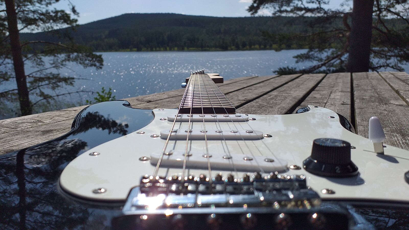 Samsung Galaxy J5 sample photo. Guitar, electric guitar, musical photography
