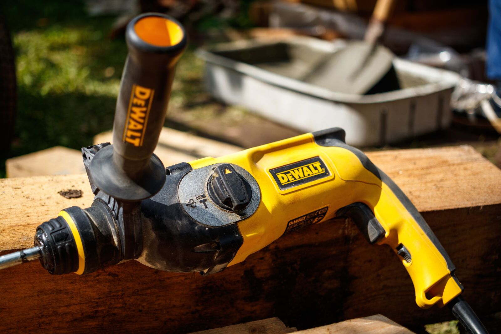 Canon EF-S 35mm F2.8 Macro IS STM sample photo. Drill, tool, yellow photography