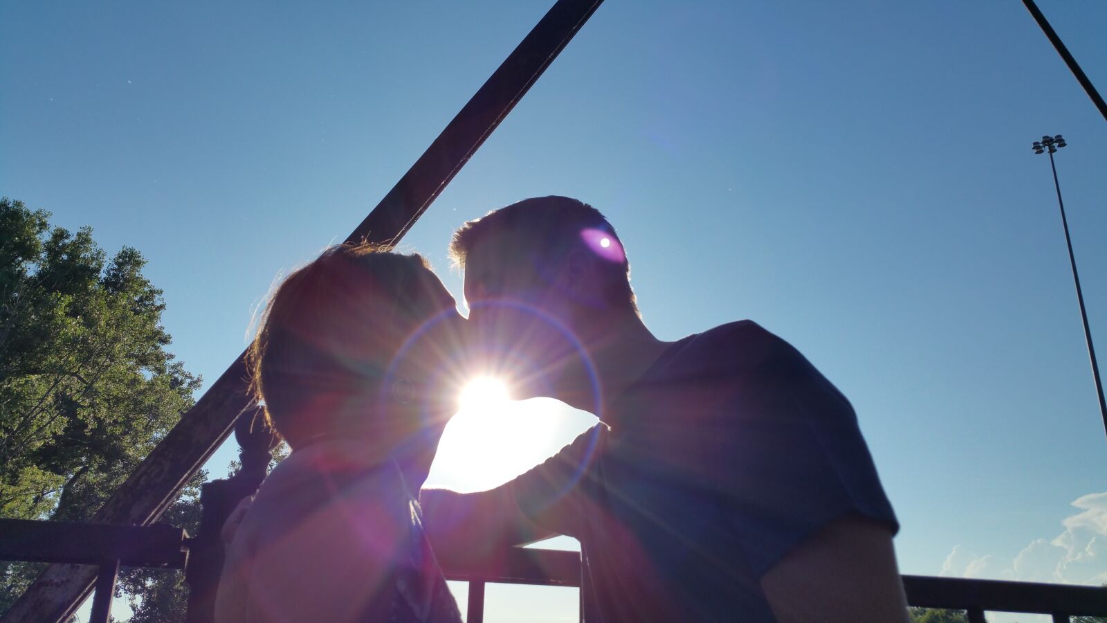 Samsung Galaxy Note4 sample photo. Kiss, sunlight, wedding photography