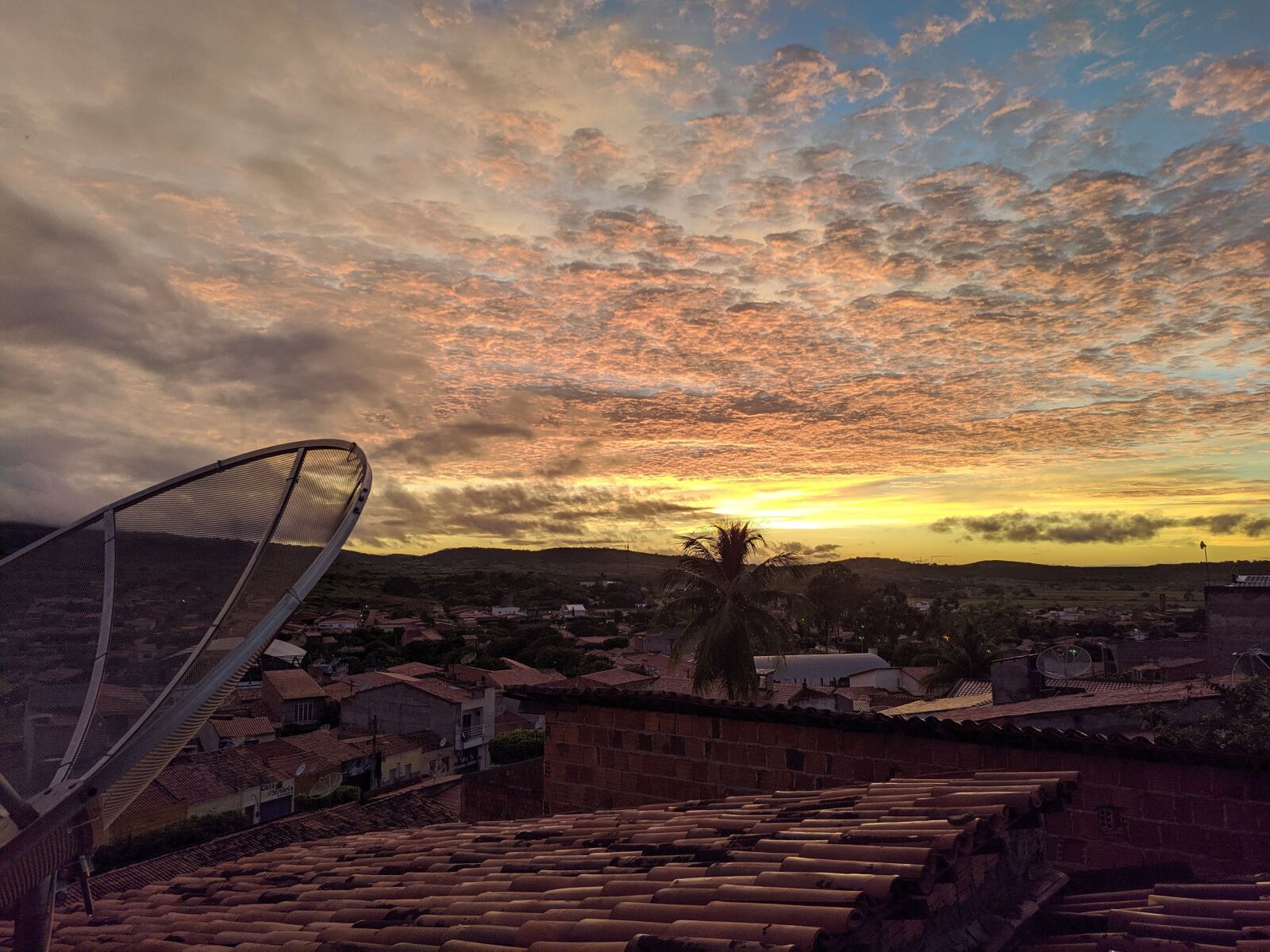 Xiaomi Redmi Note 7 sample photo. Nascer do sol, porteiras photography