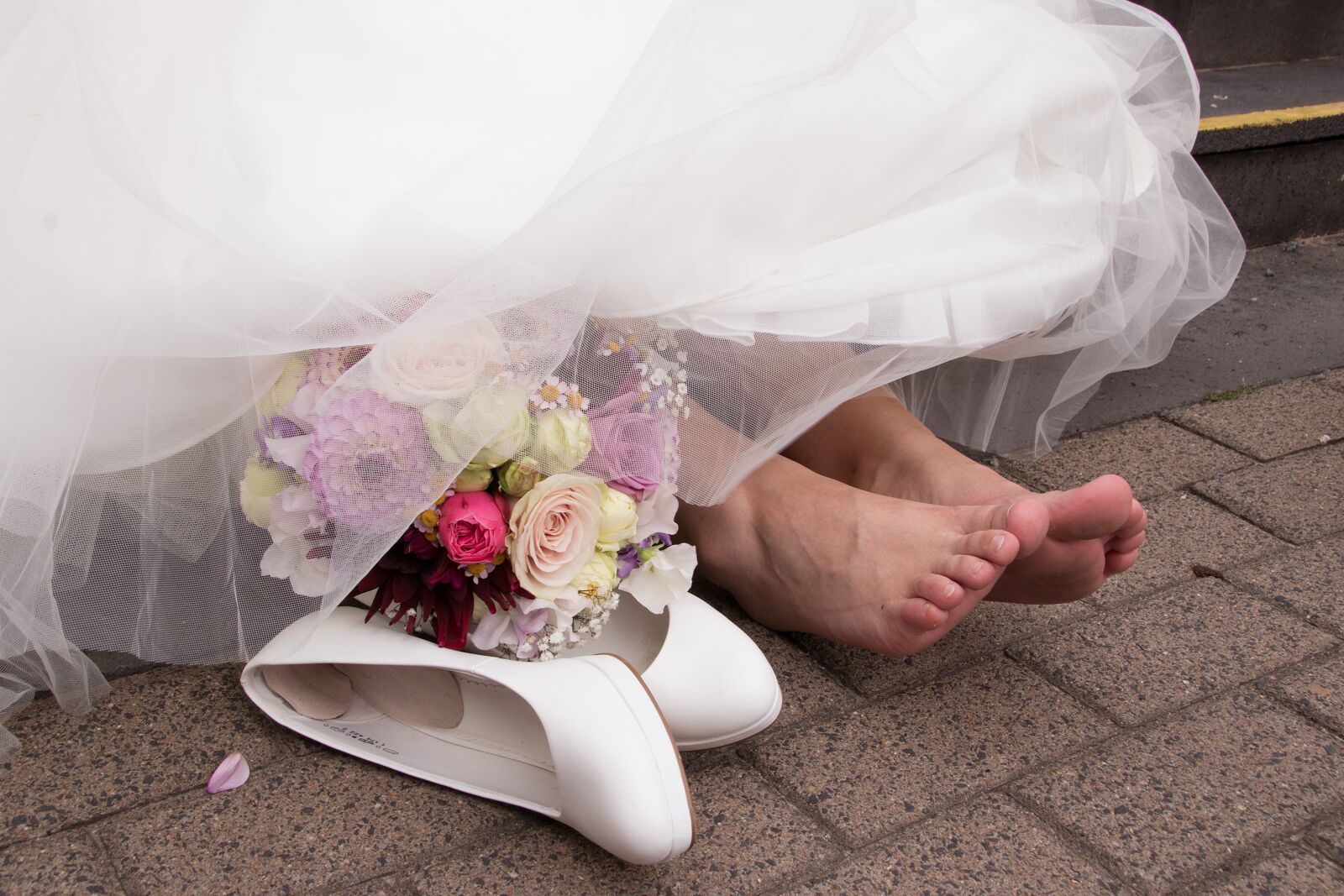 Canon EOS 80D sample photo. Wedding, feet, shoes photography