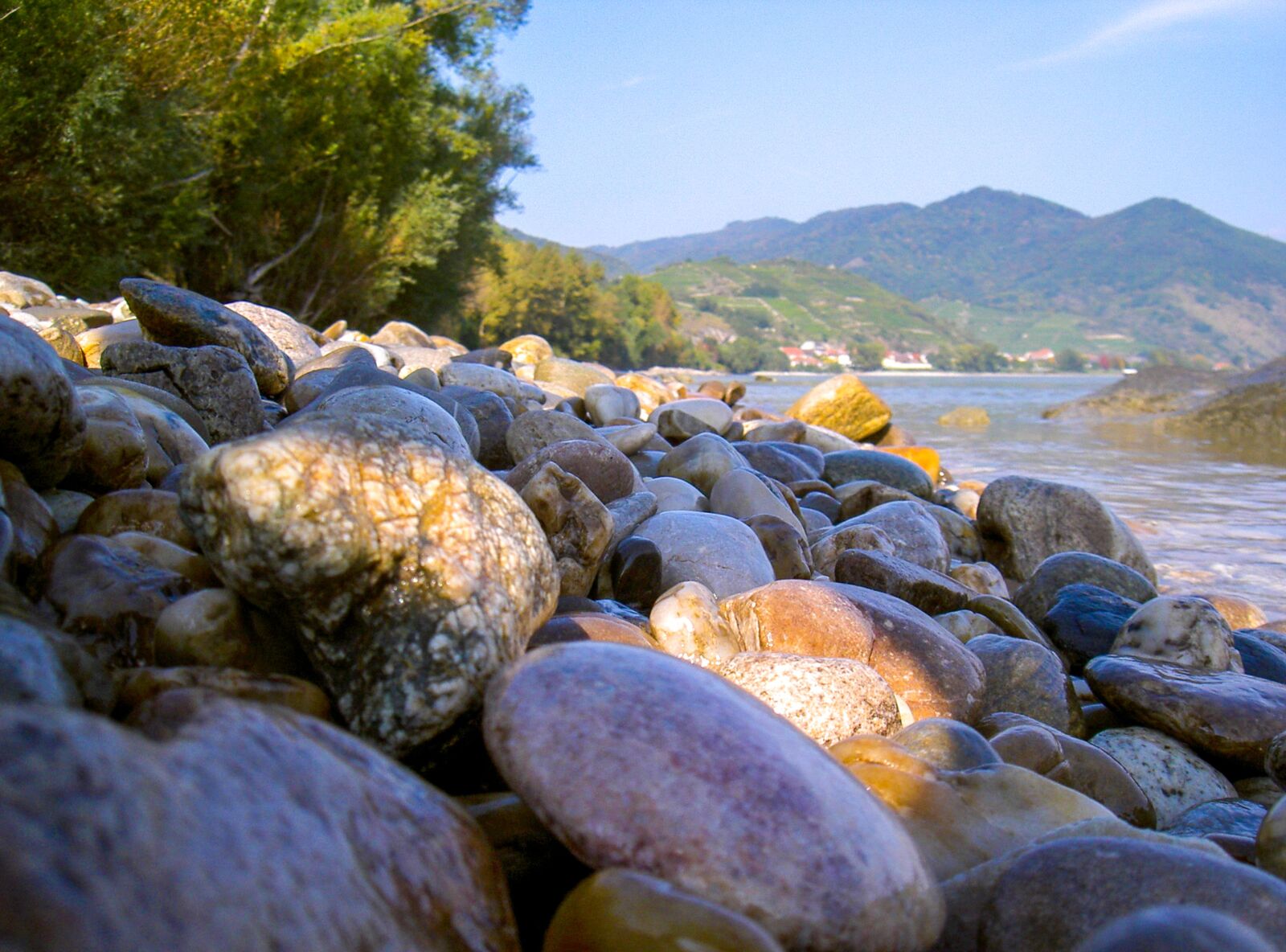 KONICA MINOLTA DIGITAL CAMERA KD-400Z sample photo. Stones, pebble, landscape photography