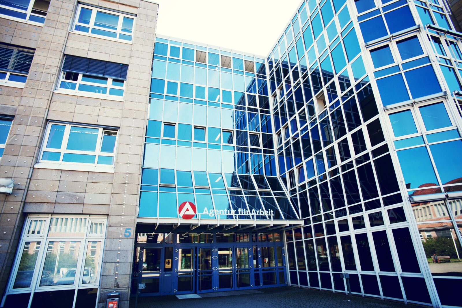 Canon EOS-1Ds Mark III sample photo. Employment office, arge, jobcenter photography
