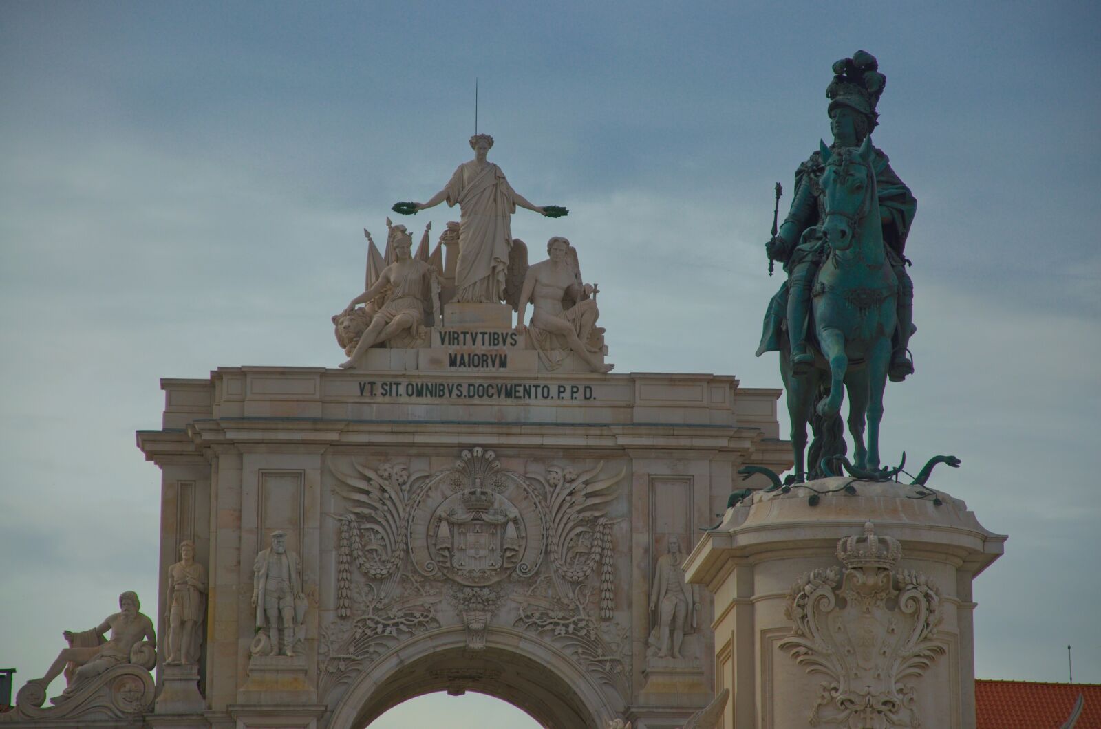Nikon D5100 sample photo. Lisbon, portugal, low photography
