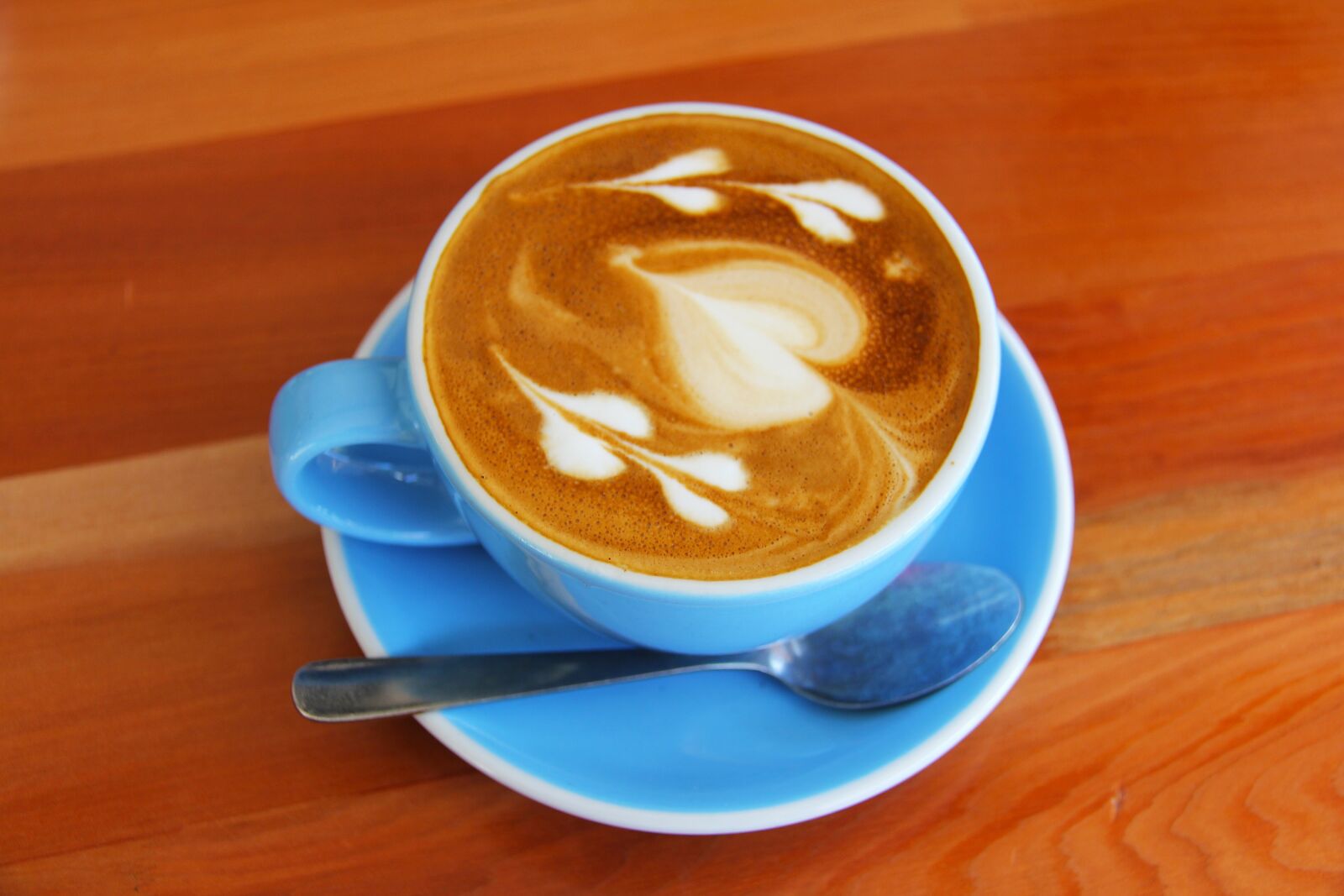 Canon EF-S 18-200mm F3.5-5.6 IS sample photo. Coffee, cafe, heart photography