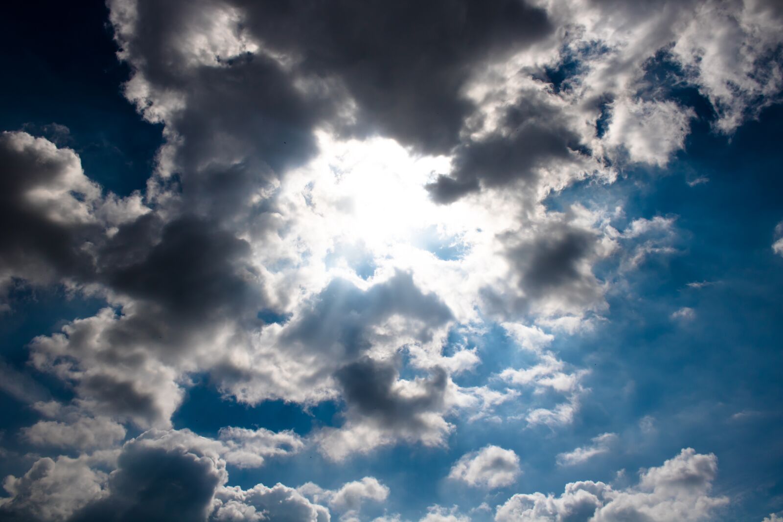 Canon EOS 750D (EOS Rebel T6i / EOS Kiss X8i) sample photo. Clouds, sky, landscape photography
