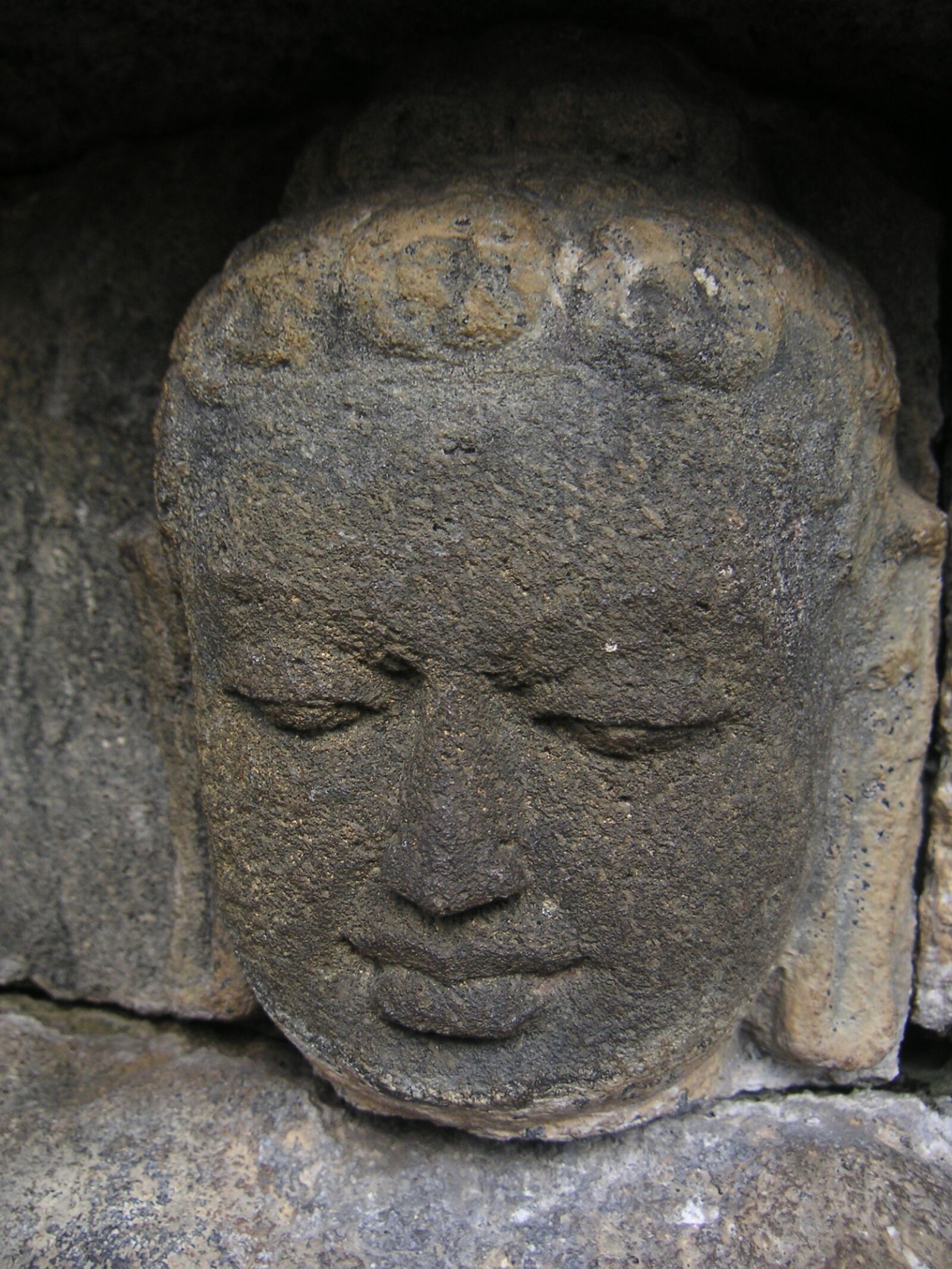 KONICA MINOLTA DiMAGE Xt sample photo. Statue, face, sculpture photography