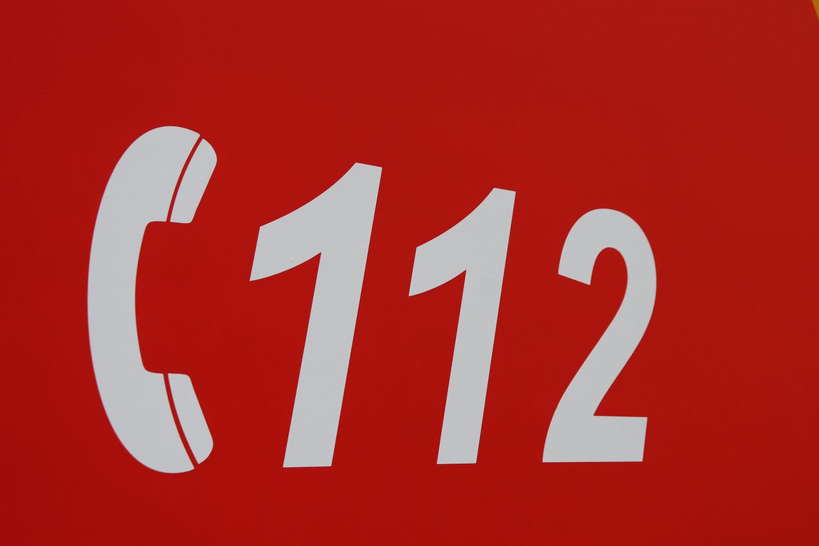 Canon EF-S 18-55mm F4-5.6 IS STM sample photo. Emergency number, romania, emergency photography