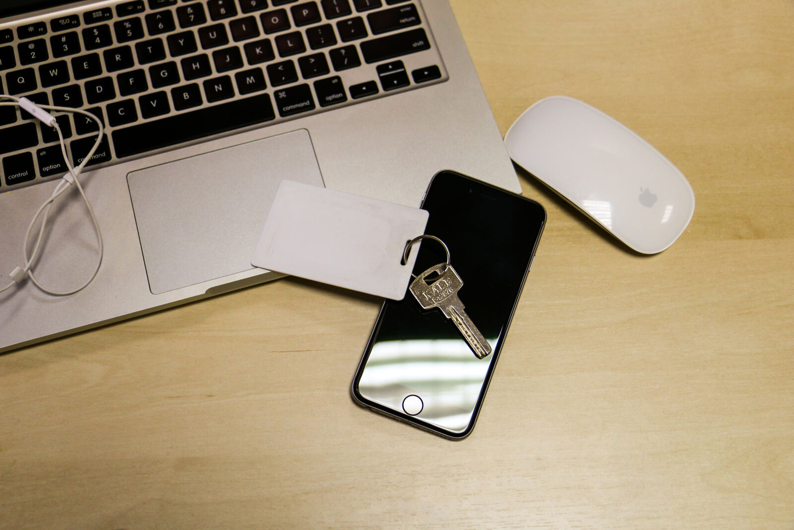 Canon EOS 70D sample photo. Desktop, iphone, 6, key, macbook photography
