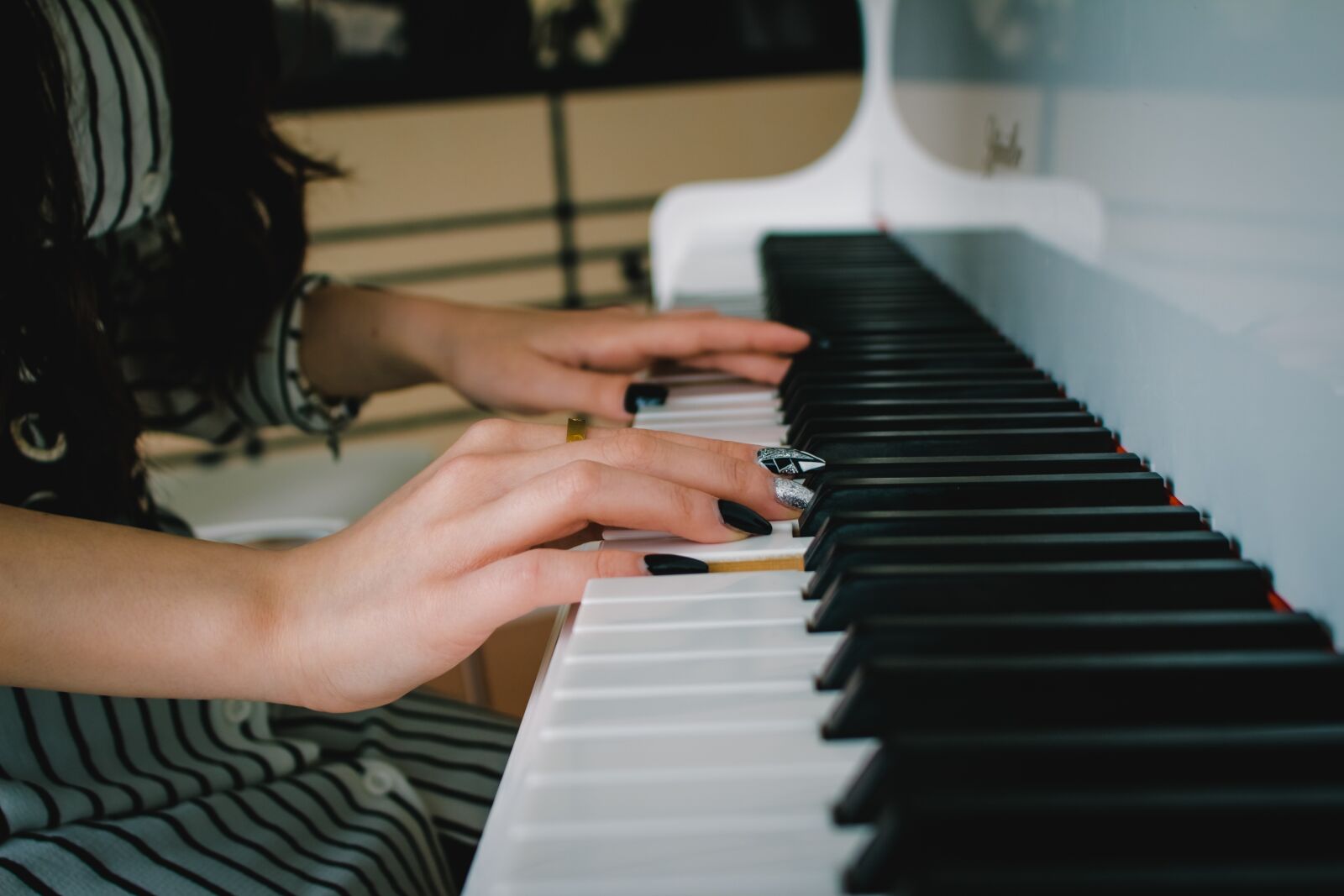Canon EOS 700D (EOS Rebel T5i / EOS Kiss X7i) sample photo. Piano, instrument, music photography