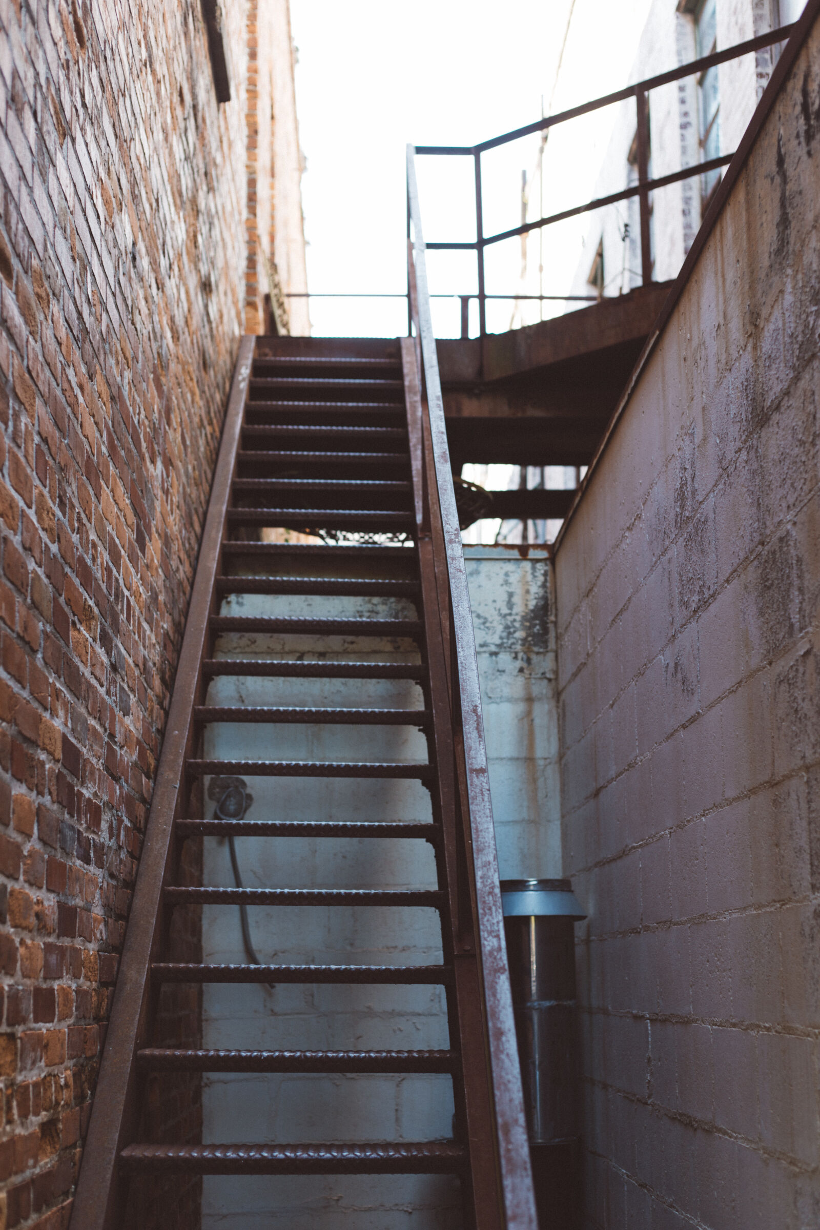 Canon EOS 6D + Canon EF 50mm F1.8 STM sample photo. Architecture, brick, wall, bricks photography