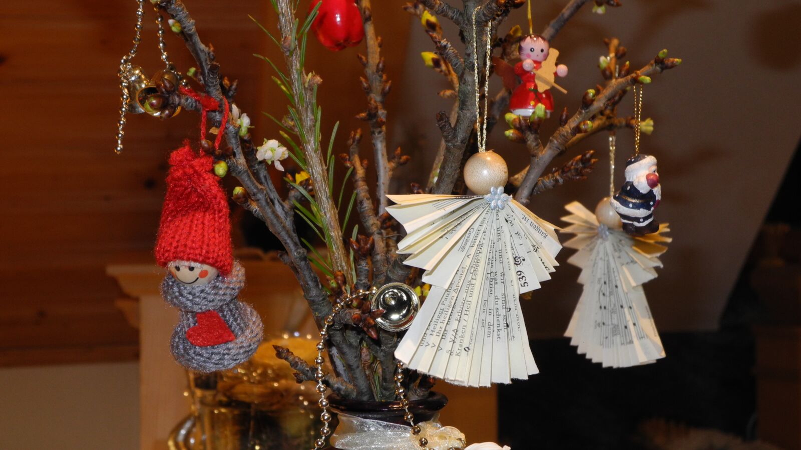Nikon Coolpix P7000 sample photo. Christmas, angel, branches photography
