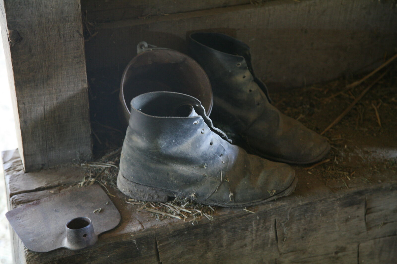 Canon EOS 5D sample photo. Barn, old, shoe, rustic photography