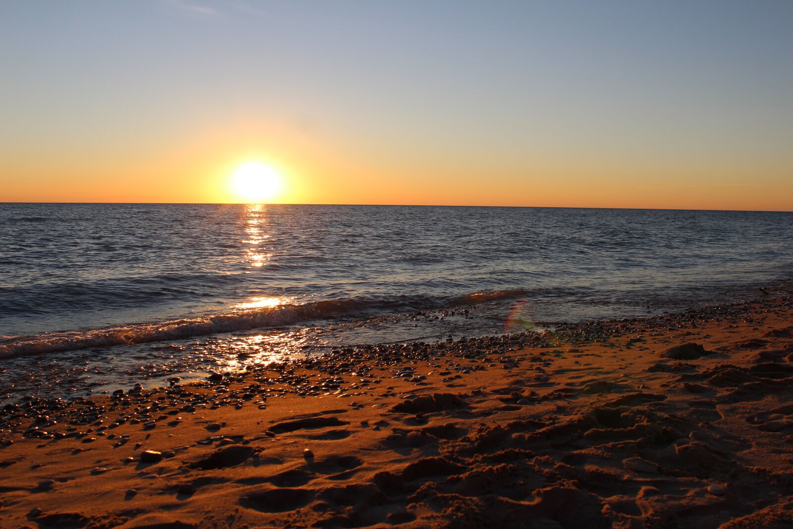 Canon EOS 1200D (EOS Rebel T5 / EOS Kiss X70 / EOS Hi) sample photo. Lake, sunset, michigan photography