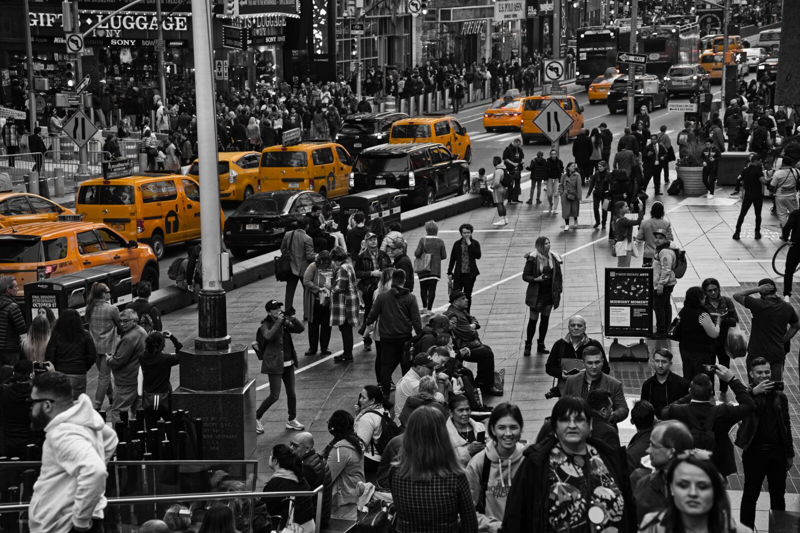 Fujifilm X-H1 sample photo. City, people, transport photography