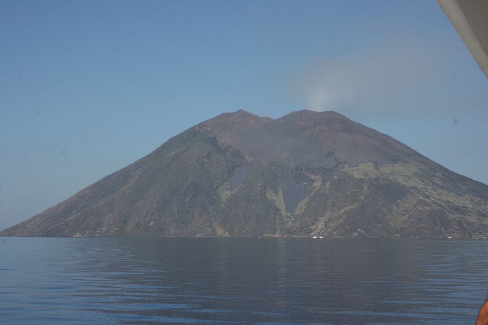 Canon EOS 400D (EOS Digital Rebel XTi / EOS Kiss Digital X) sample photo. Mare, isola, stromboli photography