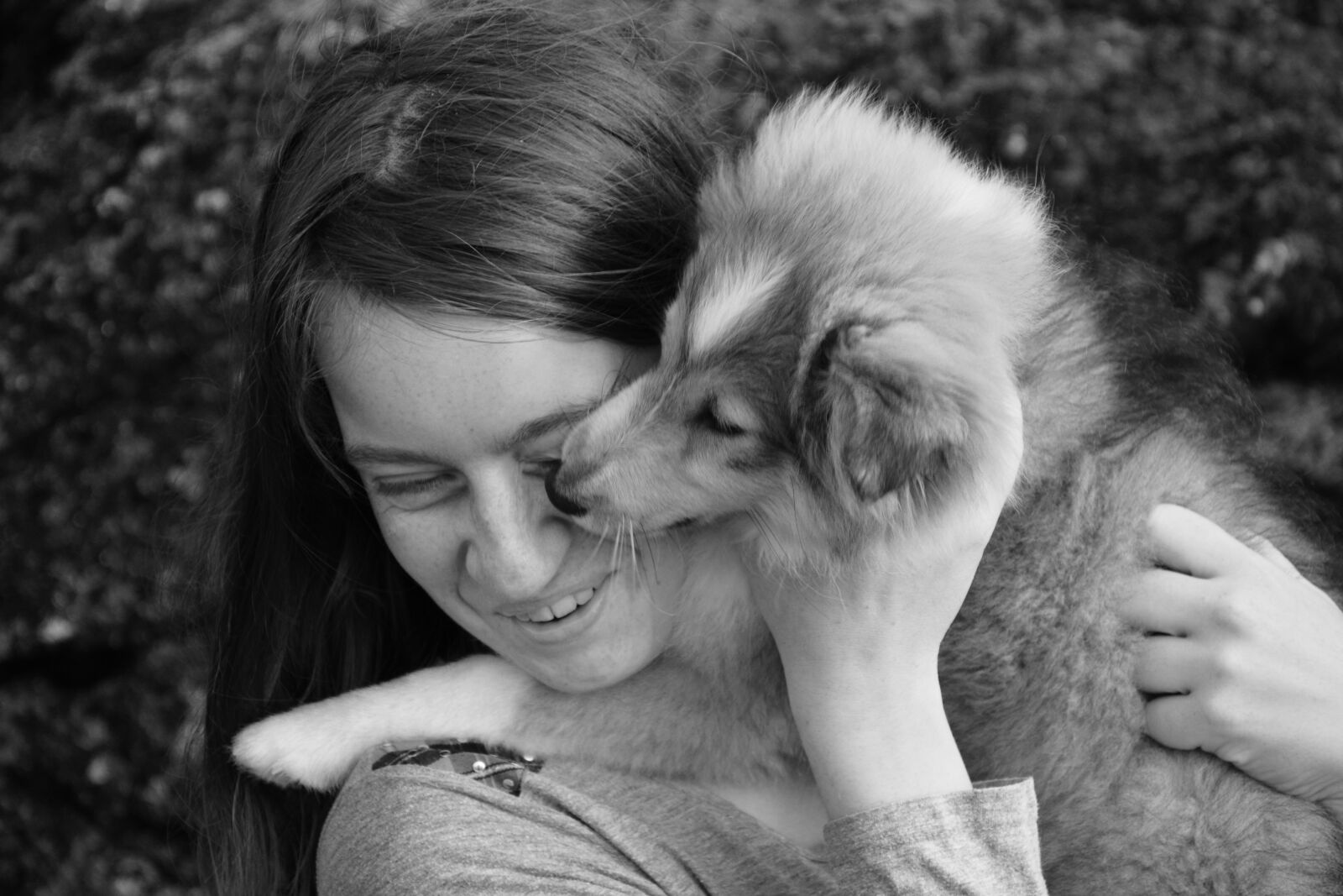 Nikon D5200 sample photo. Kiss, kisses dog, pup photography