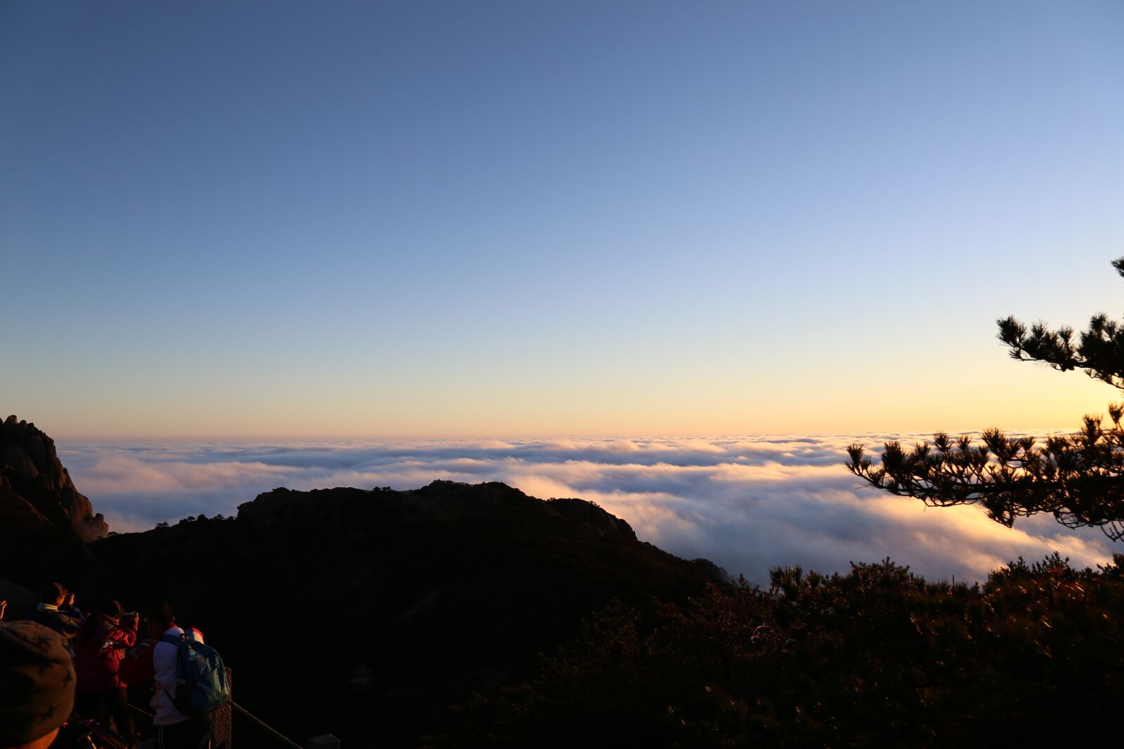 Canon EOS 6D + Canon EF 24-105mm F4L IS USM sample photo. Mountain huangshan, china sights photography