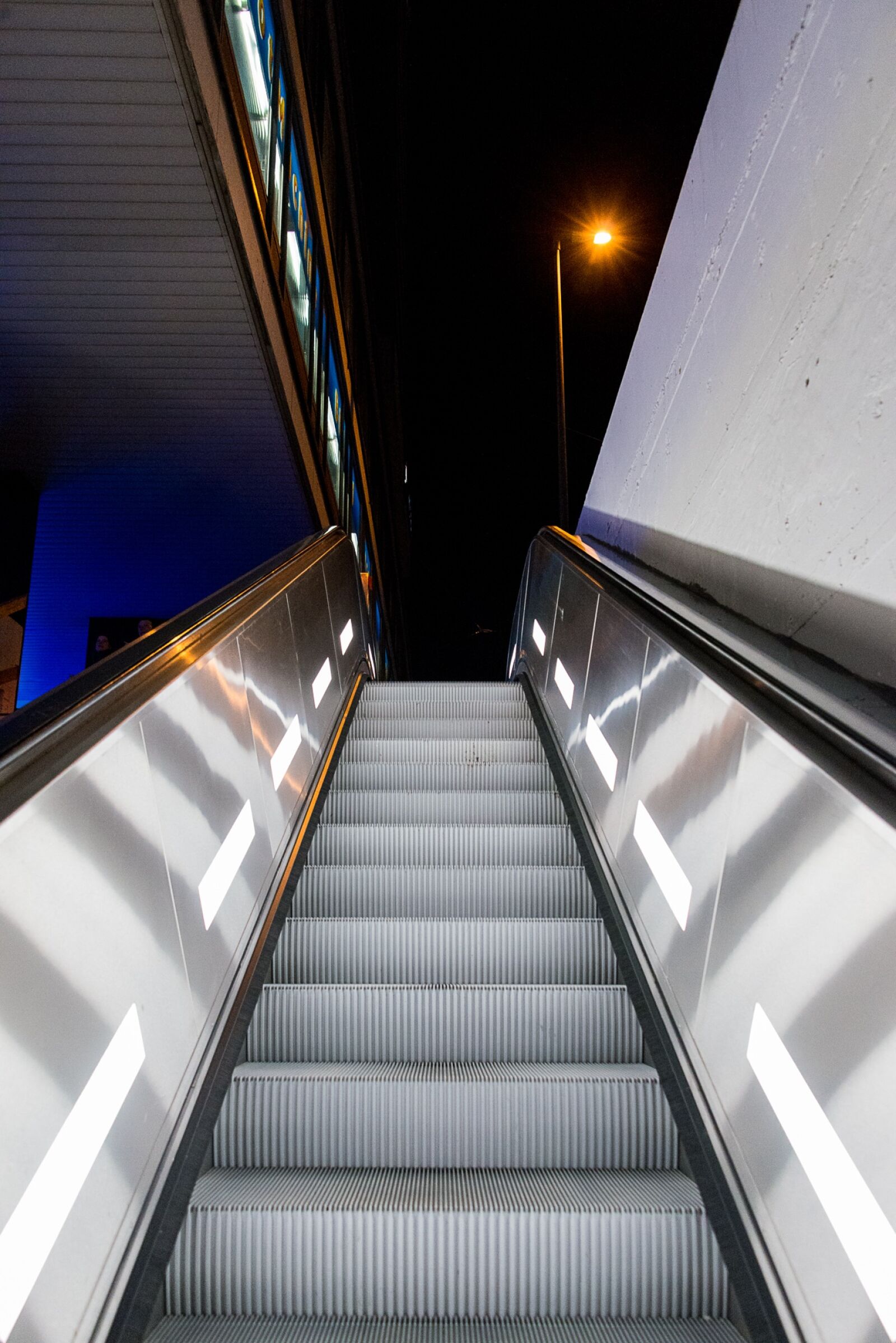 Nikon D800 sample photo. Munich, escalator, metro photography