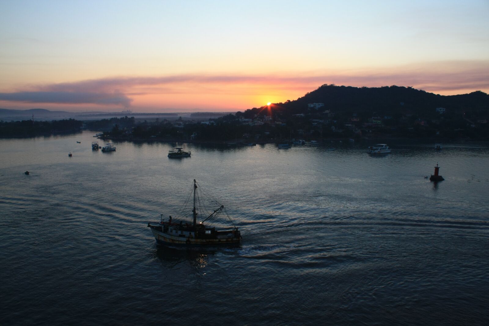 Canon EOS 450D (EOS Rebel XSi / EOS Kiss X2) sample photo. Mexico, boat, sunrise photography