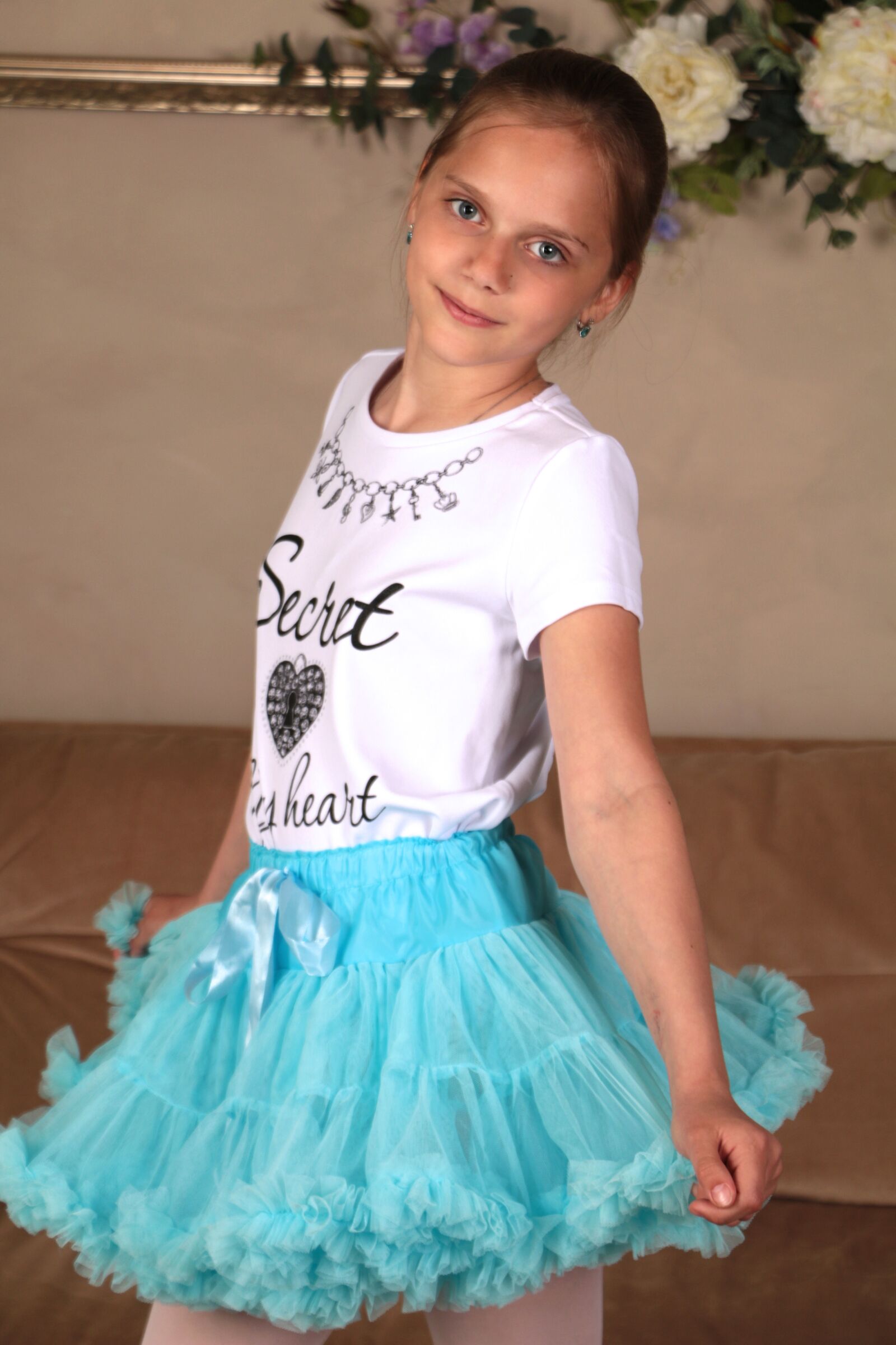 Canon EOS 70D sample photo. Girl, skirt, photoshoot photography