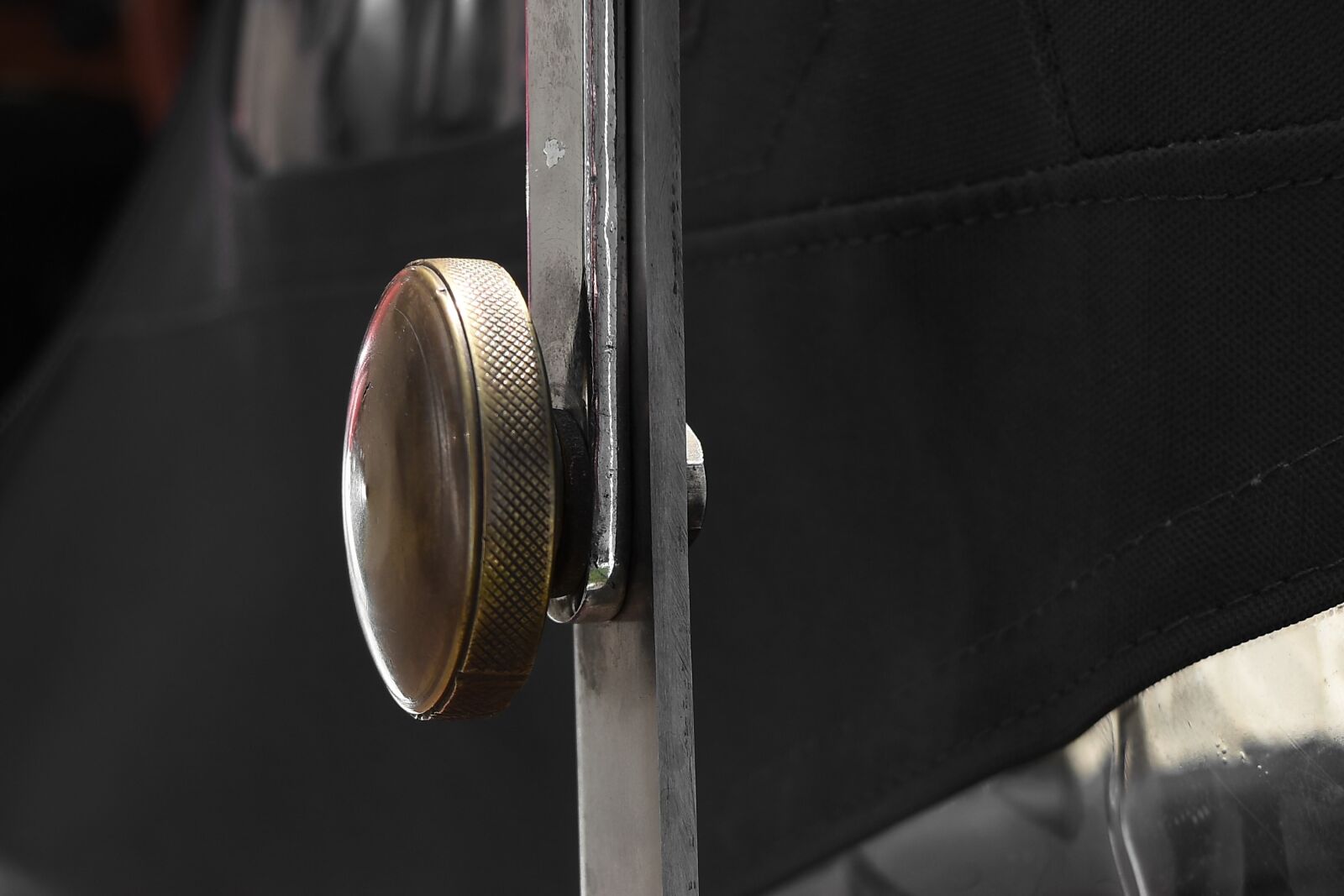 Nikon D5500 sample photo. Brass, object, old, safety photography