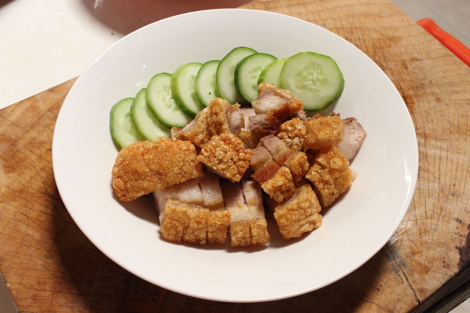 Canon EOS 700D (EOS Rebel T5i / EOS Kiss X7i) sample photo. Crispy pork, pig, food photography