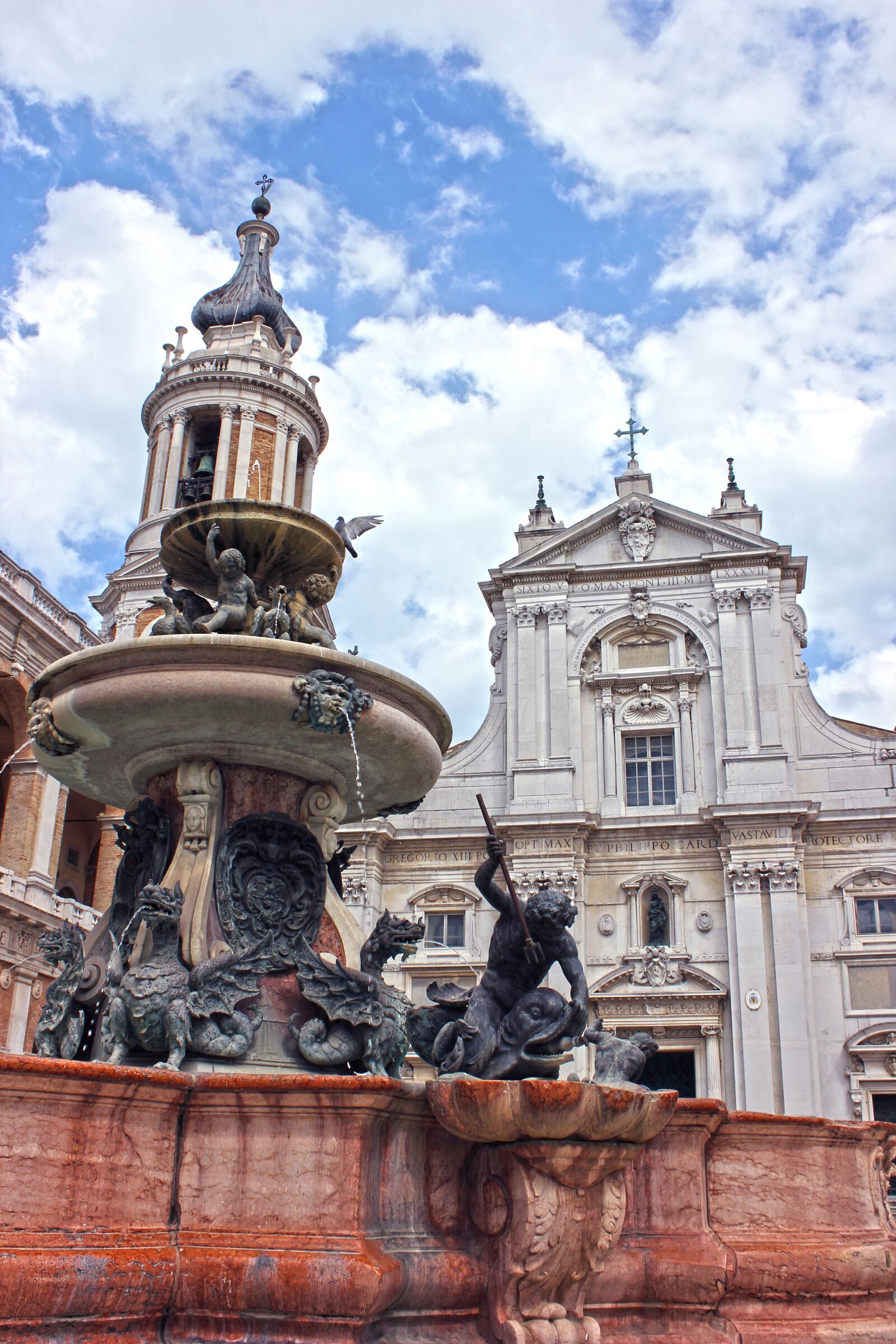 Canon EOS 550D (EOS Rebel T2i / EOS Kiss X4) sample photo. Fontana, loreto, italy photography