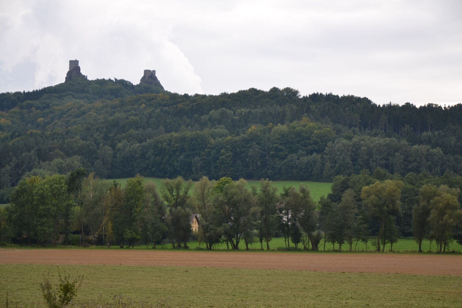 Nikon D3100 sample photo. Czech republic, trosky castle photography
