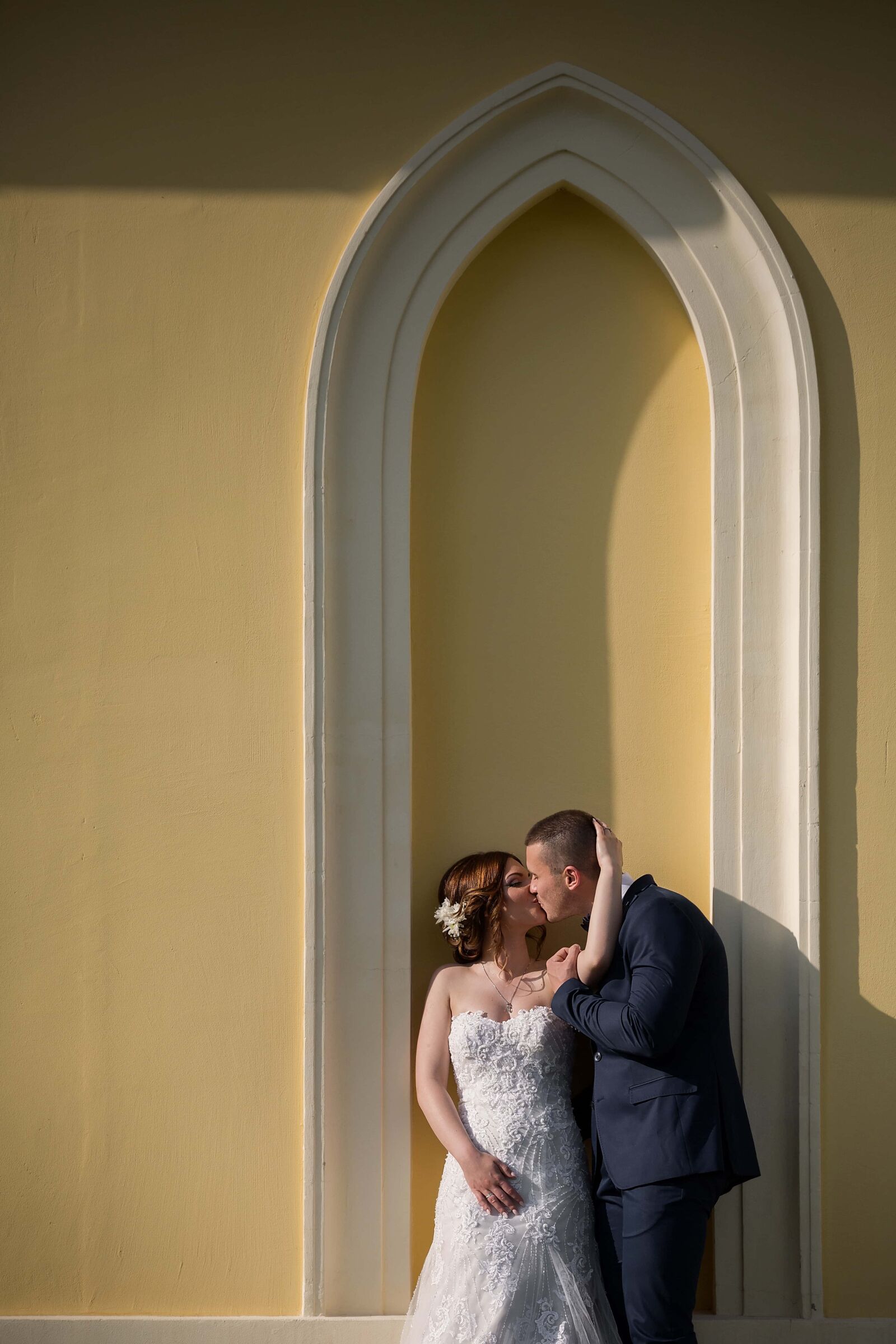 Canon EF 70-200mm F2.8L IS II USM sample photo. Kiss, groom, bride, embrace photography