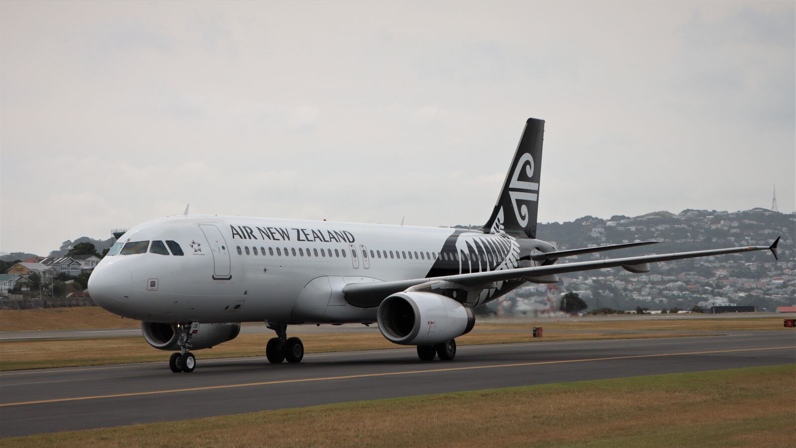 Canon EF-S 18-135mm F3.5-5.6 IS USM sample photo. Air new zealand, airbus photography