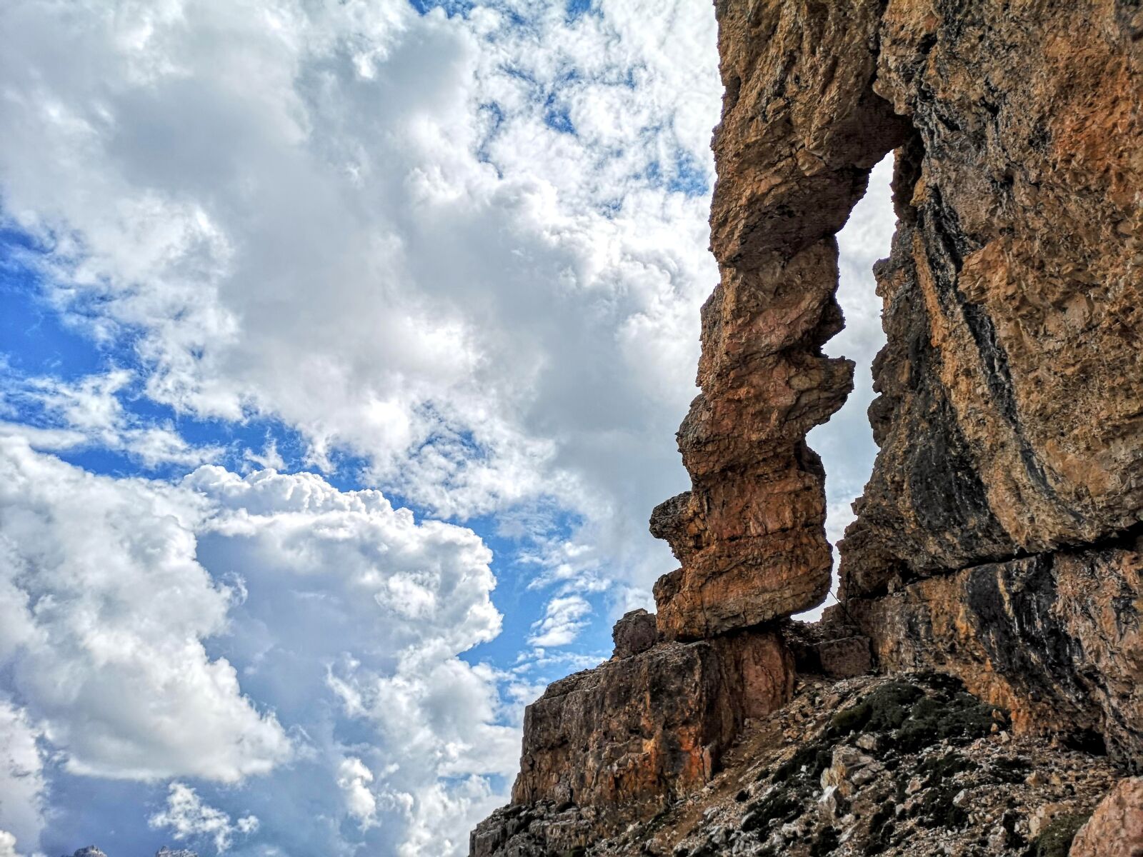 HUAWEI CLT-L09 sample photo. Mountain, rocks, column photography