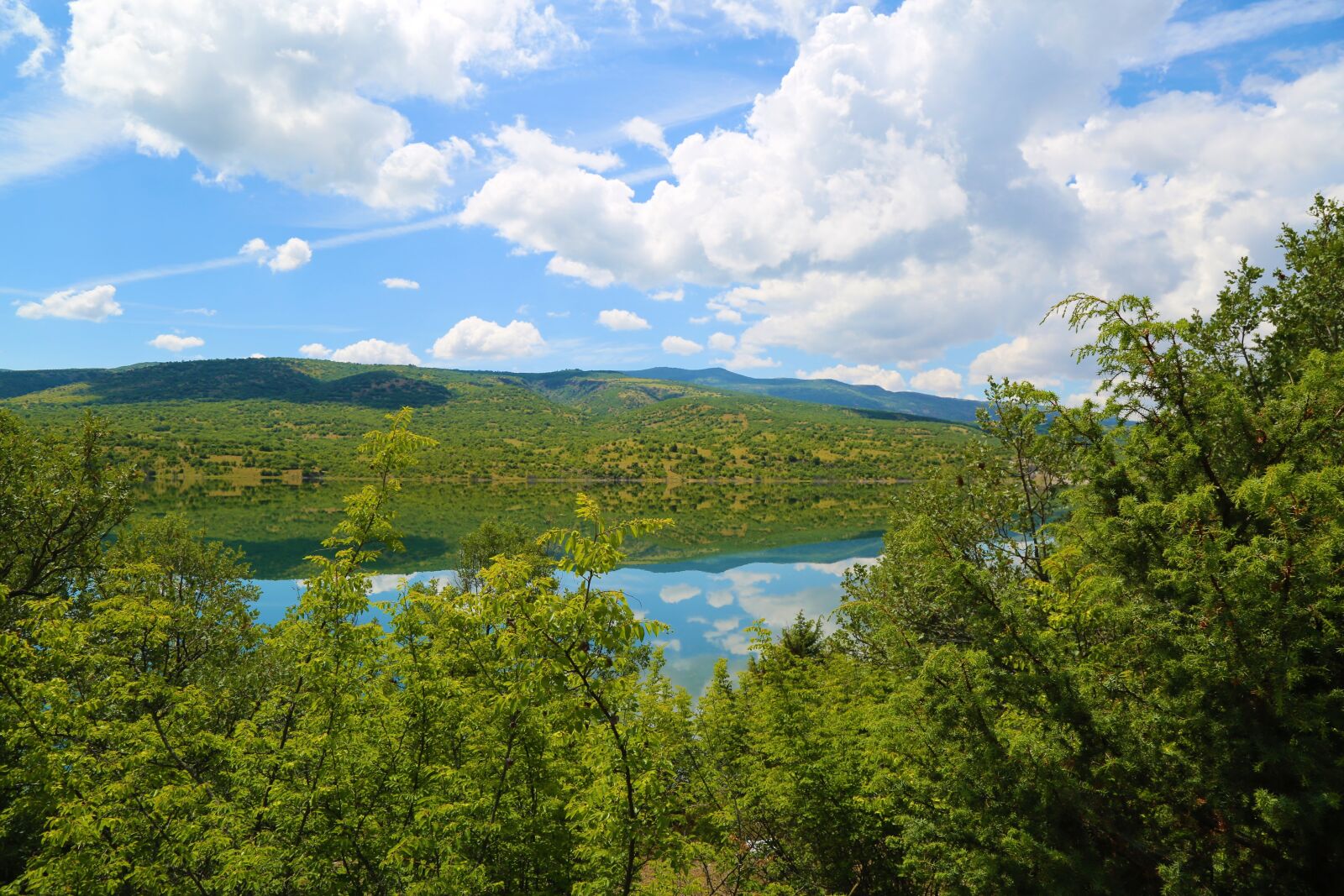 Canon EF 24-105mm F4L IS USM sample photo. Outdoor, landscape, lake photography