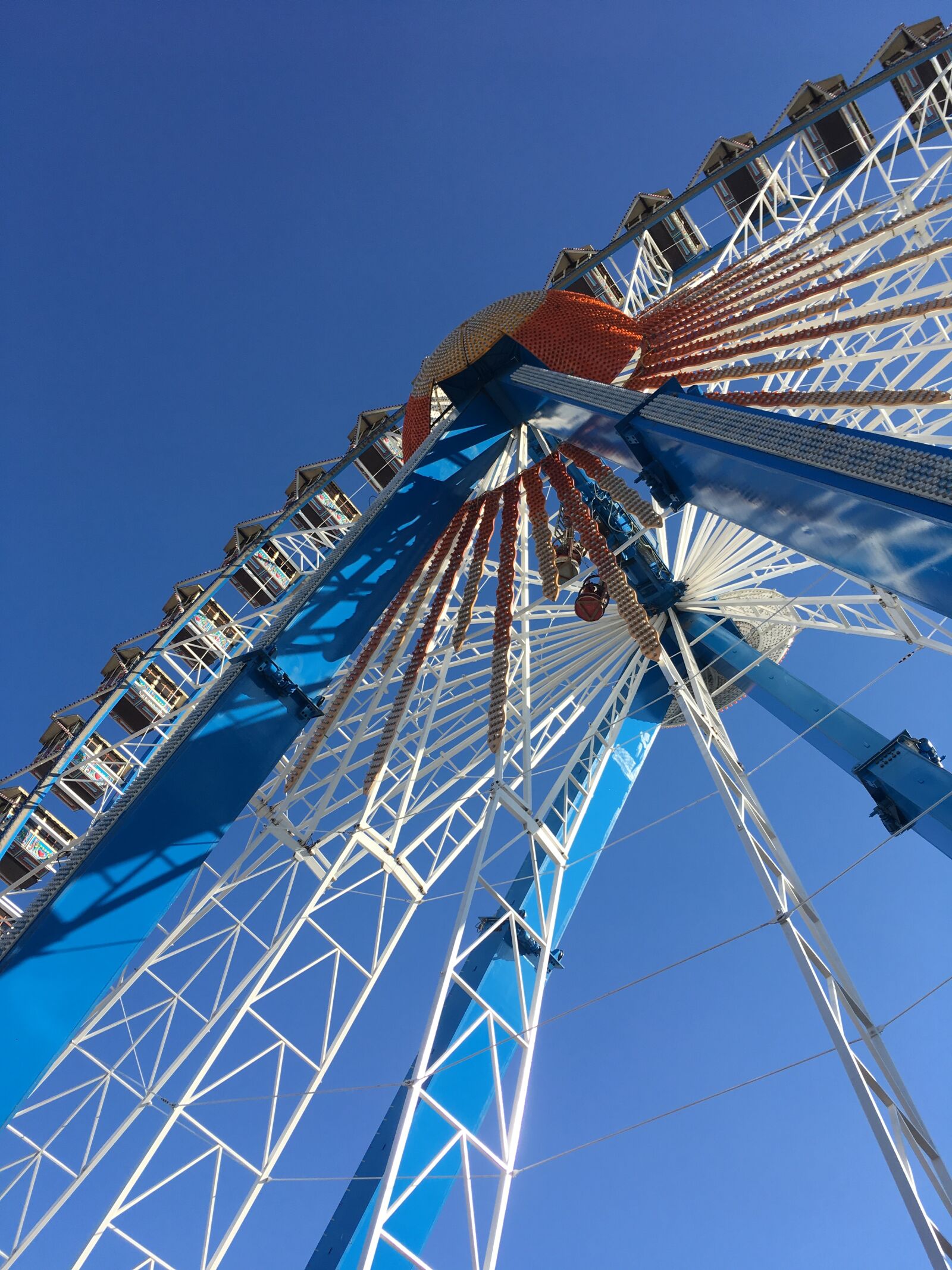 iPhone SE back camera 4.15mm f/2.2 sample photo. Oktoberfest, holiday, blue photography