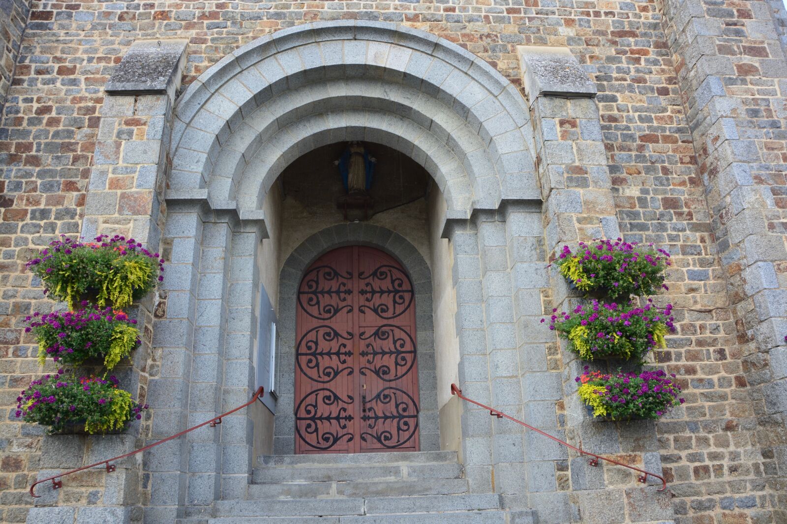 Nikon D5200 sample photo. Portal church, church tinteniac photography