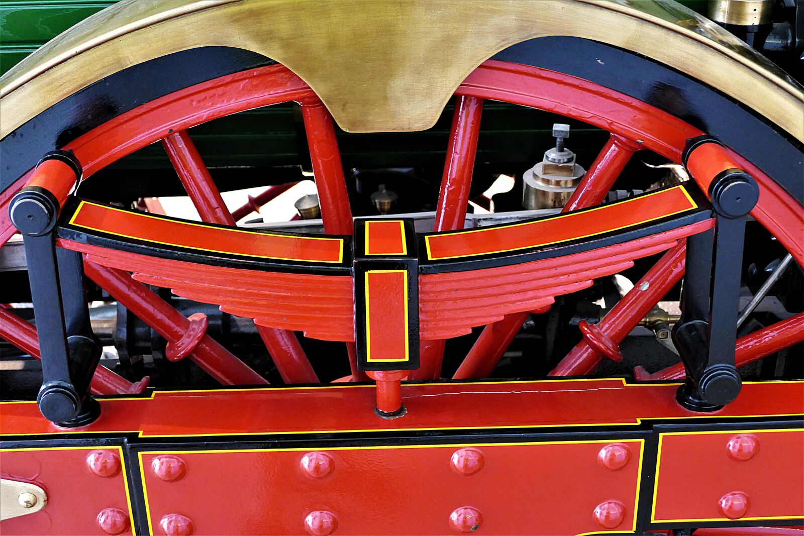 Panasonic Lumix DMC-FZ1000 sample photo. Spoke wheel, suspension, railway photography