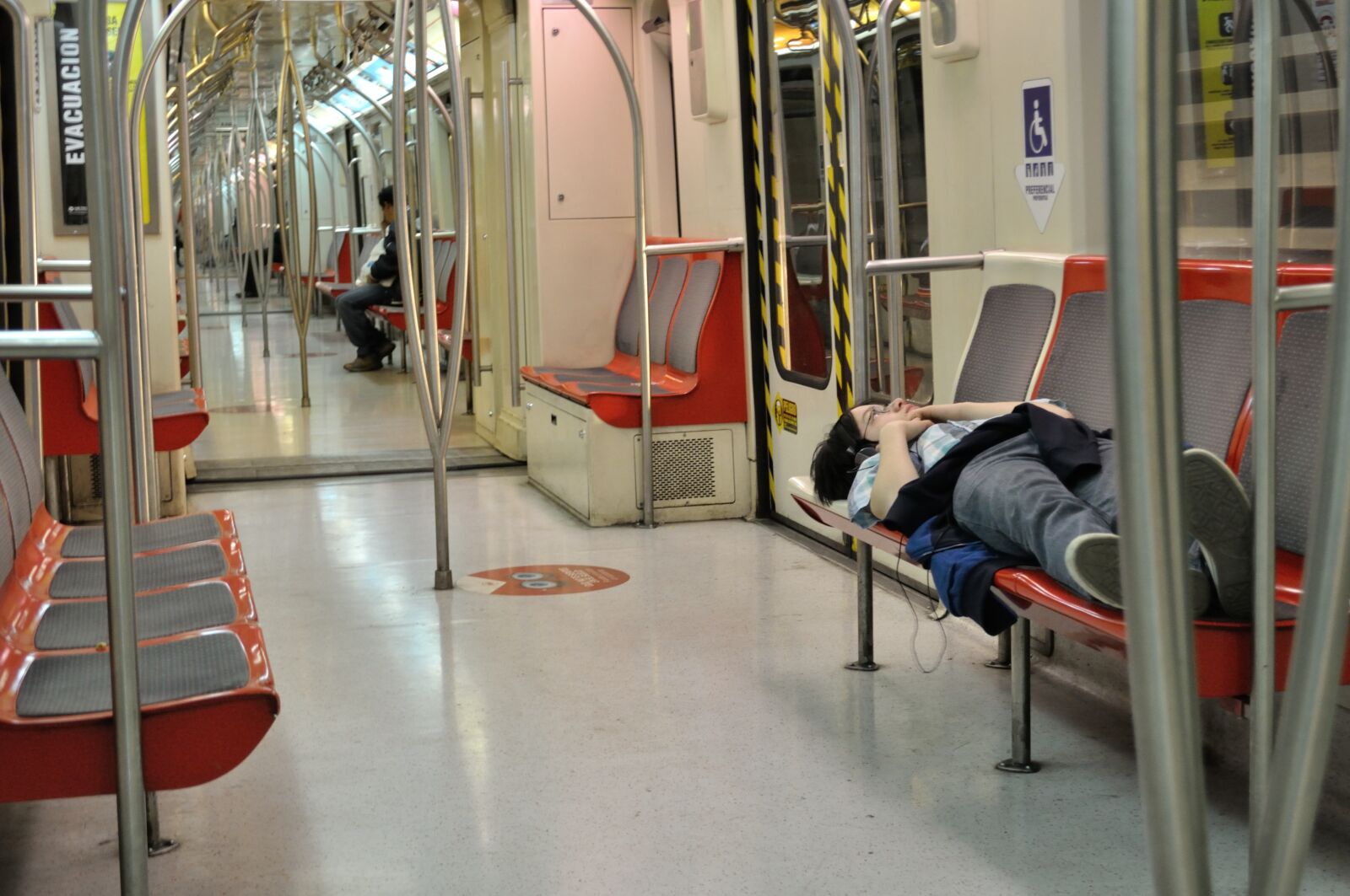 Nikon D5000 sample photo. Metro, train, transport photography