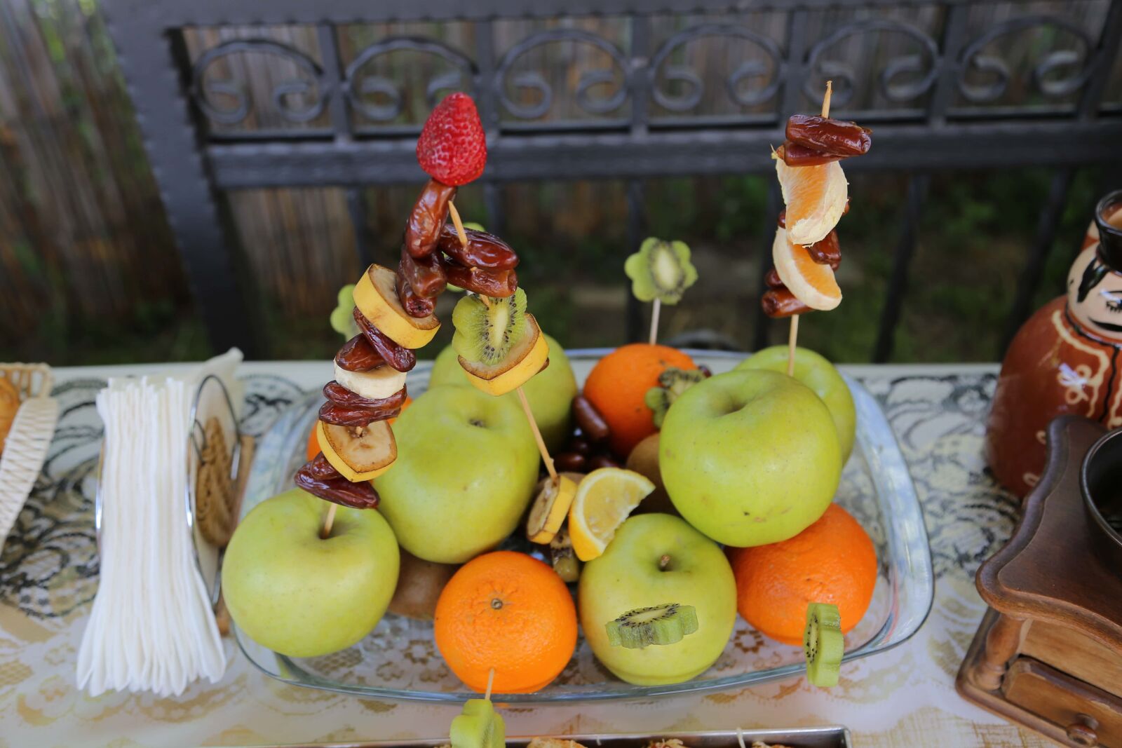 Canon EF 24-105mm F4L IS USM sample photo. Strawberry, kiwi, buffet, fruit photography