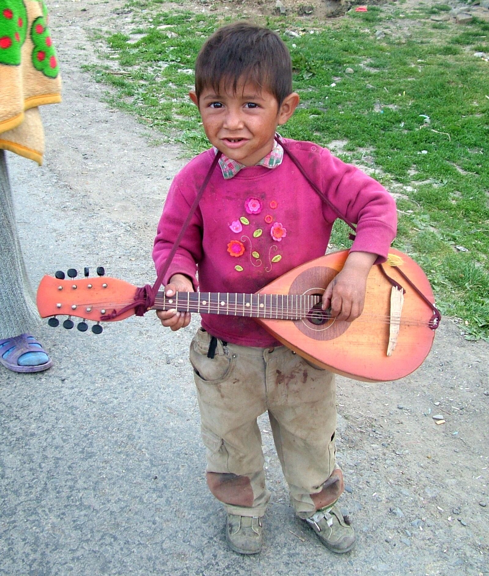 Fujifilm FinePix S7000 sample photo. Boy, musician, gypsies photography
