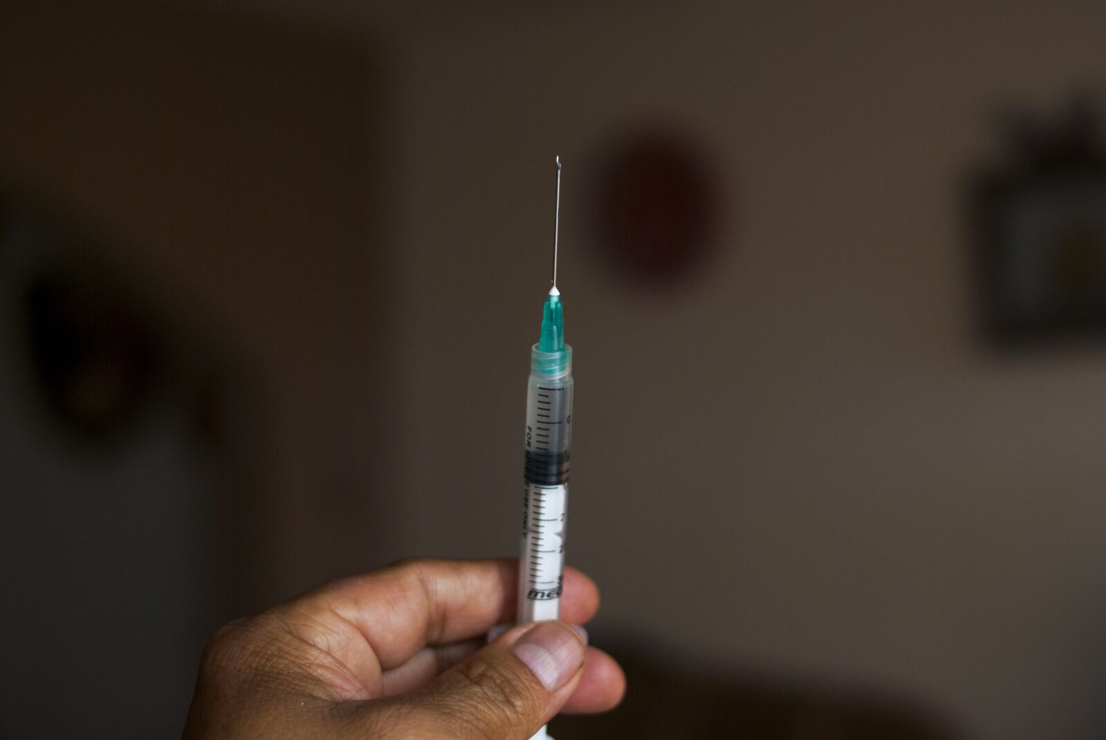 Nikon D60 sample photo. Medicine, syringe, team photography