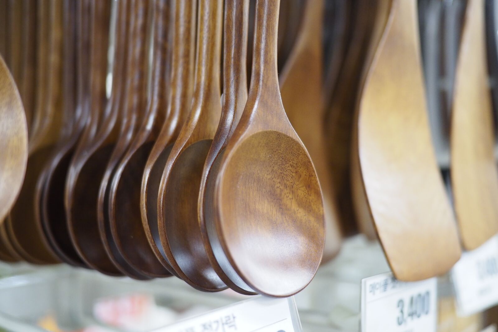 Olympus OM-D E-M5 II + LUMIX G 20/F1.7 II sample photo. Wood, spoon, kitchen photography