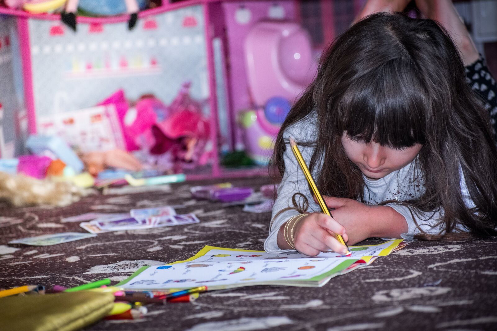 Nikon D3300 sample photo. Artist, book, child photography