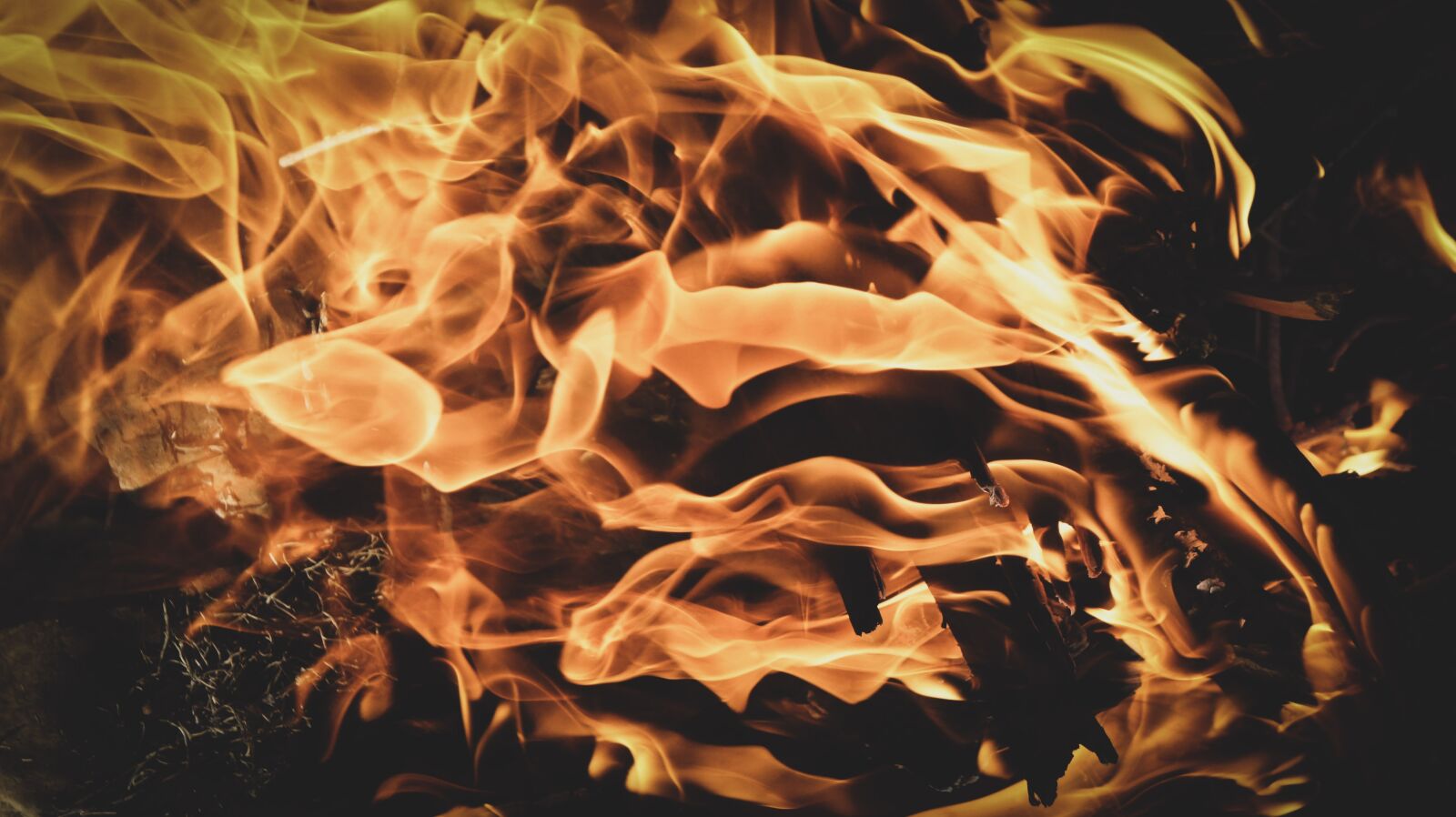 Sony Alpha NEX-5 sample photo. Fire, bonfire, smoke photography