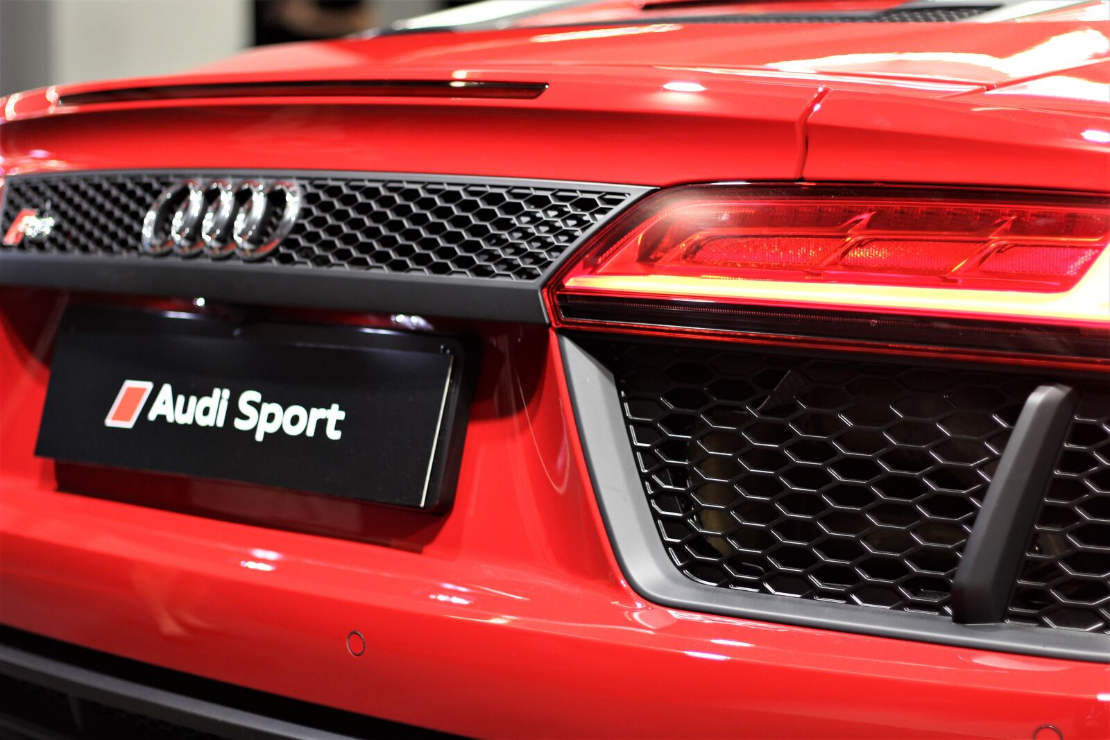 Canon EOS 600D (Rebel EOS T3i / EOS Kiss X5) + Canon EF 50mm F1.8 II sample photo. Car, audi sport rs4 photography