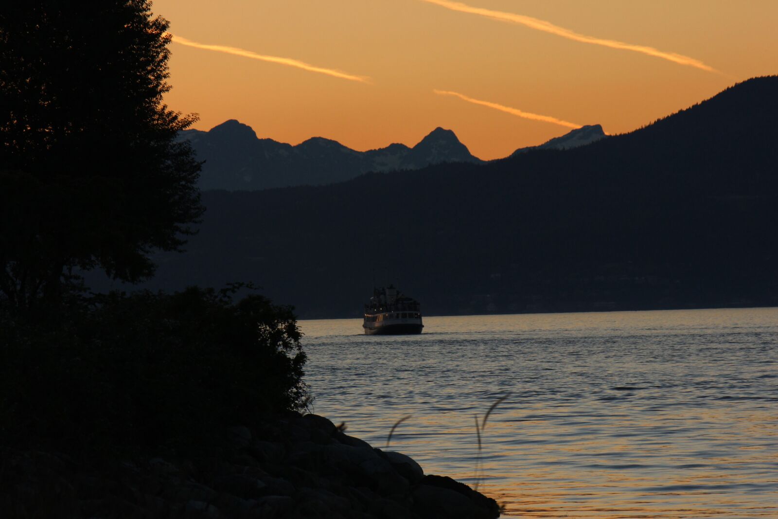 Canon EOS 600D (Rebel EOS T3i / EOS Kiss X5) sample photo. Sunset, beach, beach sunset photography